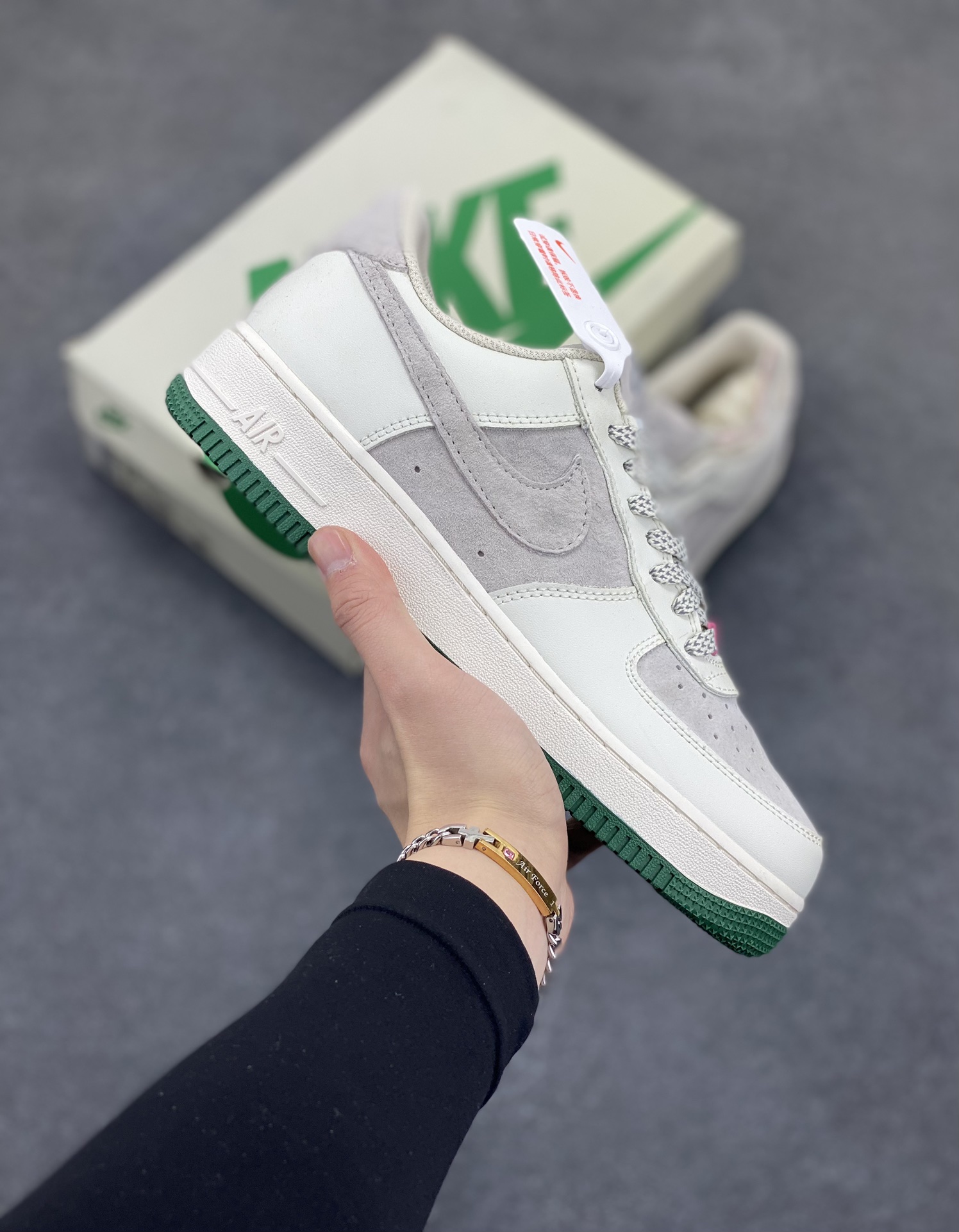 福利特价  Nike Air Force 1 Low ’07 寿桃 满天星配色 空军一号低帮休闲板鞋 原厂麂皮 定制鞋盒 3M反光 原楦原纸板 纯正版型 正品NFC感应芯片 高清洁度 内置全掌气垫 货号:CW0063-125 尺码:36 36.5 37.5 38 38.5 39 40 40.5 41 42 42.5 43 44 44.5 45-选品中心