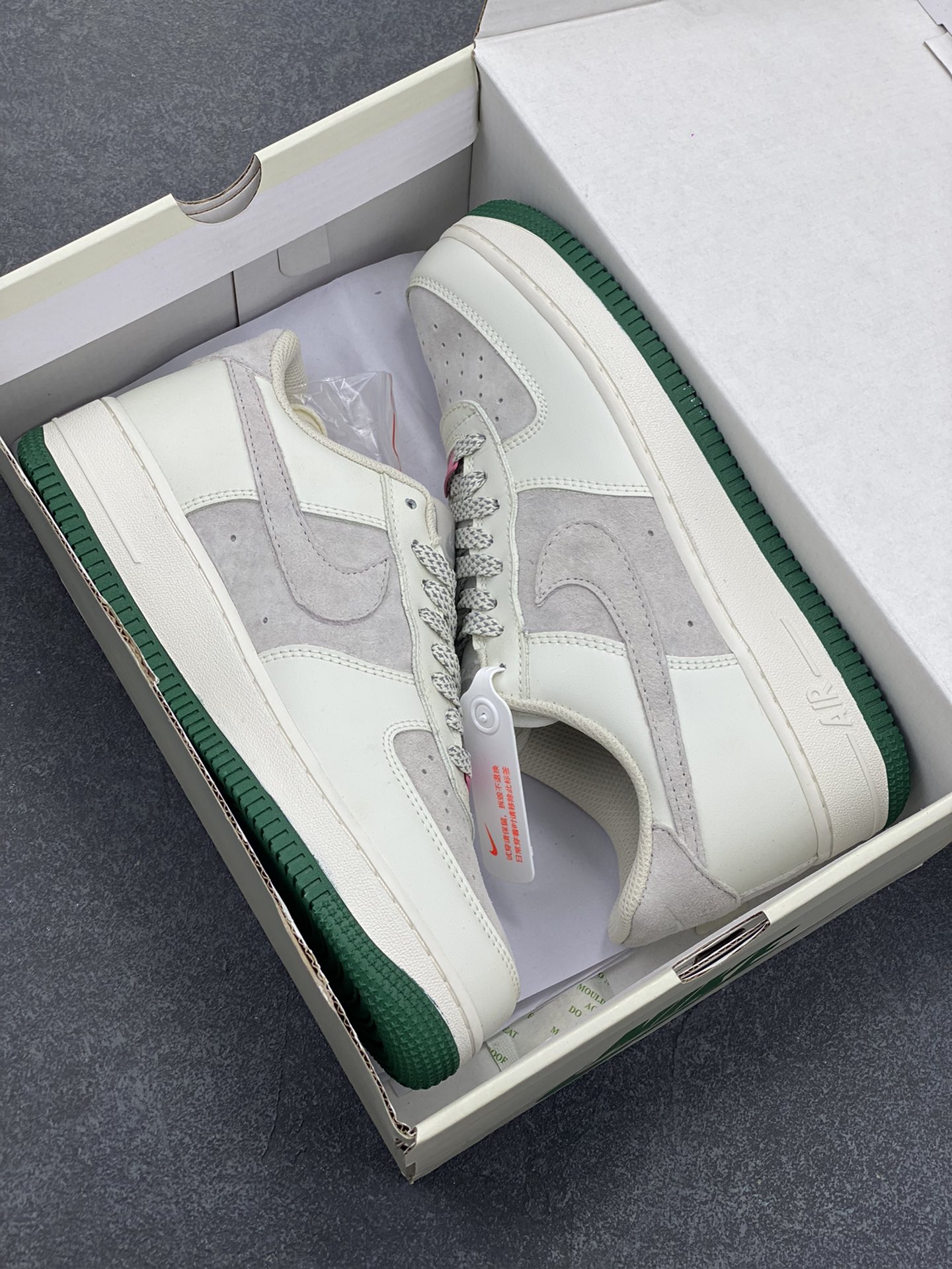 图片[9]-福利特价  Nike Air Force 1 Low ’07 寿桃 满天星配色 空军一号低帮休闲板鞋 原厂麂皮 定制鞋盒 3M反光 原楦原纸板 纯正版型 正品NFC感应芯片 高清洁度 内置全掌气垫 货号：CW0063-125 尺码：36 36.5 37.5 38 38.5 39 40 40.5 41 42 42.5 43 44 44.5 45-选品中心