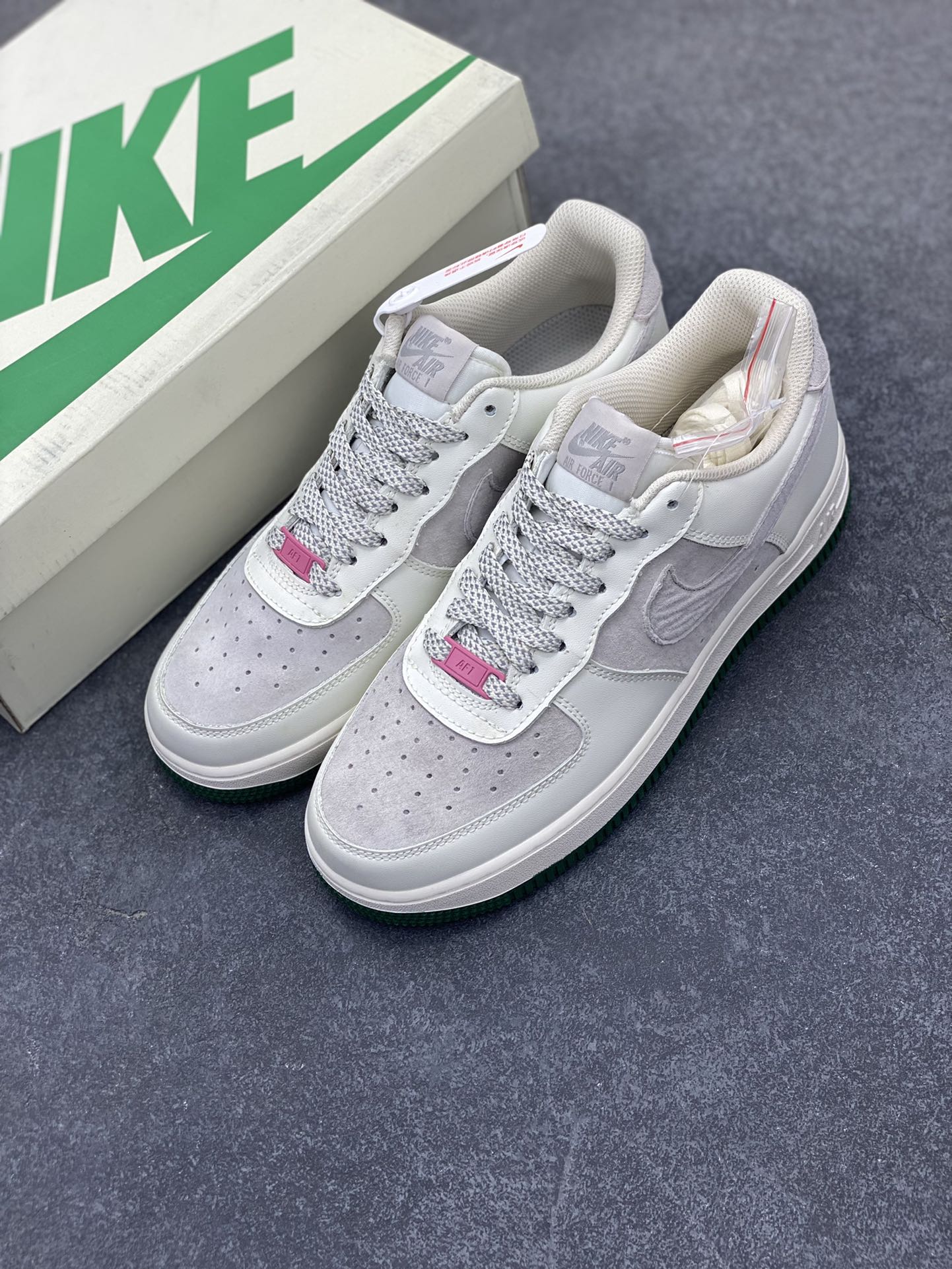 图片[8]-福利特价  Nike Air Force 1 Low ’07 寿桃 满天星配色 空军一号低帮休闲板鞋 原厂麂皮 定制鞋盒 3M反光 原楦原纸板 纯正版型 正品NFC感应芯片 高清洁度 内置全掌气垫 货号：CW0063-125 尺码：36 36.5 37.5 38 38.5 39 40 40.5 41 42 42.5 43 44 44.5 45-选品中心