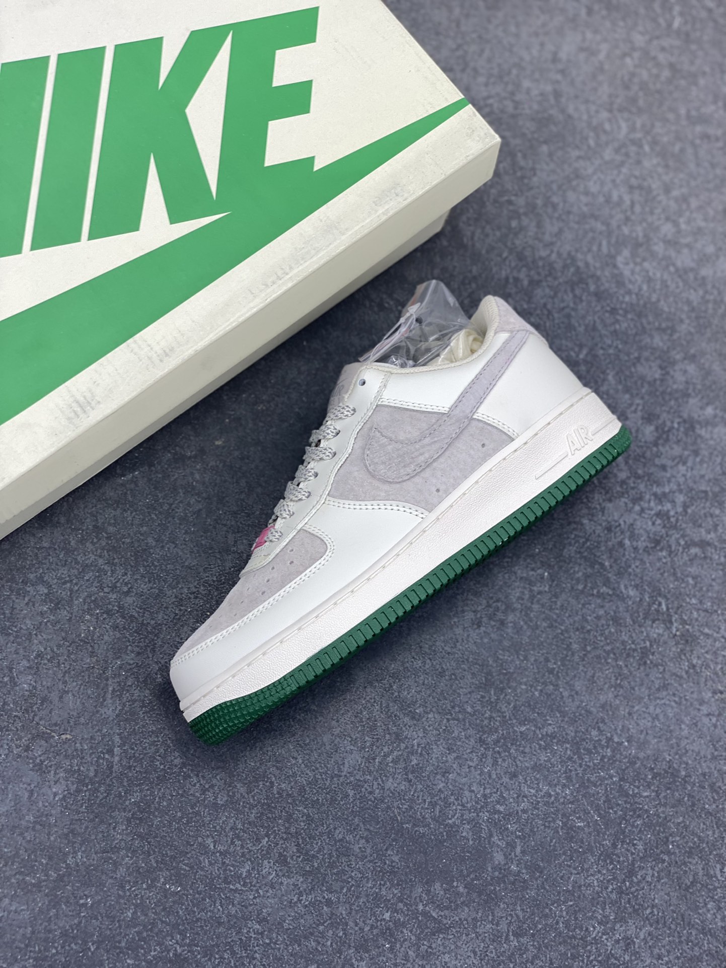 图片[7]-福利特价  Nike Air Force 1 Low ’07 寿桃 满天星配色 空军一号低帮休闲板鞋 原厂麂皮 定制鞋盒 3M反光 原楦原纸板 纯正版型 正品NFC感应芯片 高清洁度 内置全掌气垫 货号：CW0063-125 尺码：36 36.5 37.5 38 38.5 39 40 40.5 41 42 42.5 43 44 44.5 45-选品中心