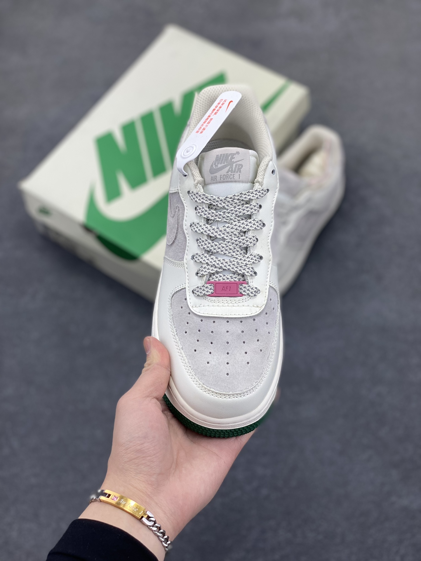 图片[2]-福利特价  Nike Air Force 1 Low ’07 寿桃 满天星配色 空军一号低帮休闲板鞋 原厂麂皮 定制鞋盒 3M反光 原楦原纸板 纯正版型 正品NFC感应芯片 高清洁度 内置全掌气垫 货号：CW0063-125 尺码：36 36.5 37.5 38 38.5 39 40 40.5 41 42 42.5 43 44 44.5 45-选品中心