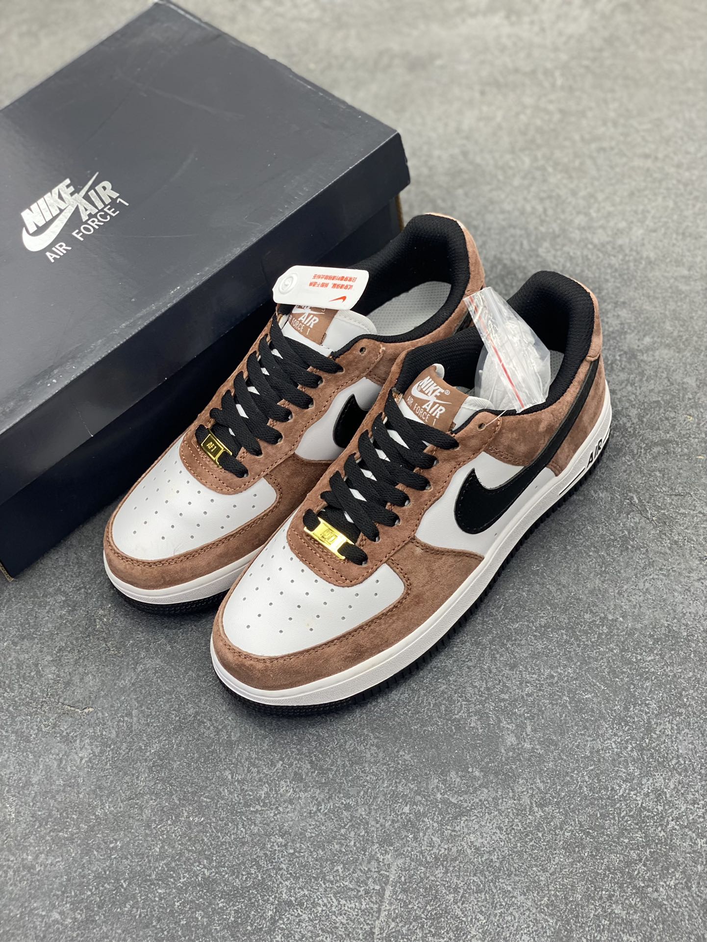 图片[8]-福利特价   Nike Air Force 1 Low \’07 “蛇年限定”摩卡配色 低帮空军一号休闲板鞋 定制皮料 原楦原纸板 纯正空军版型 高清洁度 内置全掌气垫 货号：DE0023-800 尺码：36 36.5 37.5 38 38.5 39 40 40.5 41 42 42.5 43 44 44.5 45-选品中心