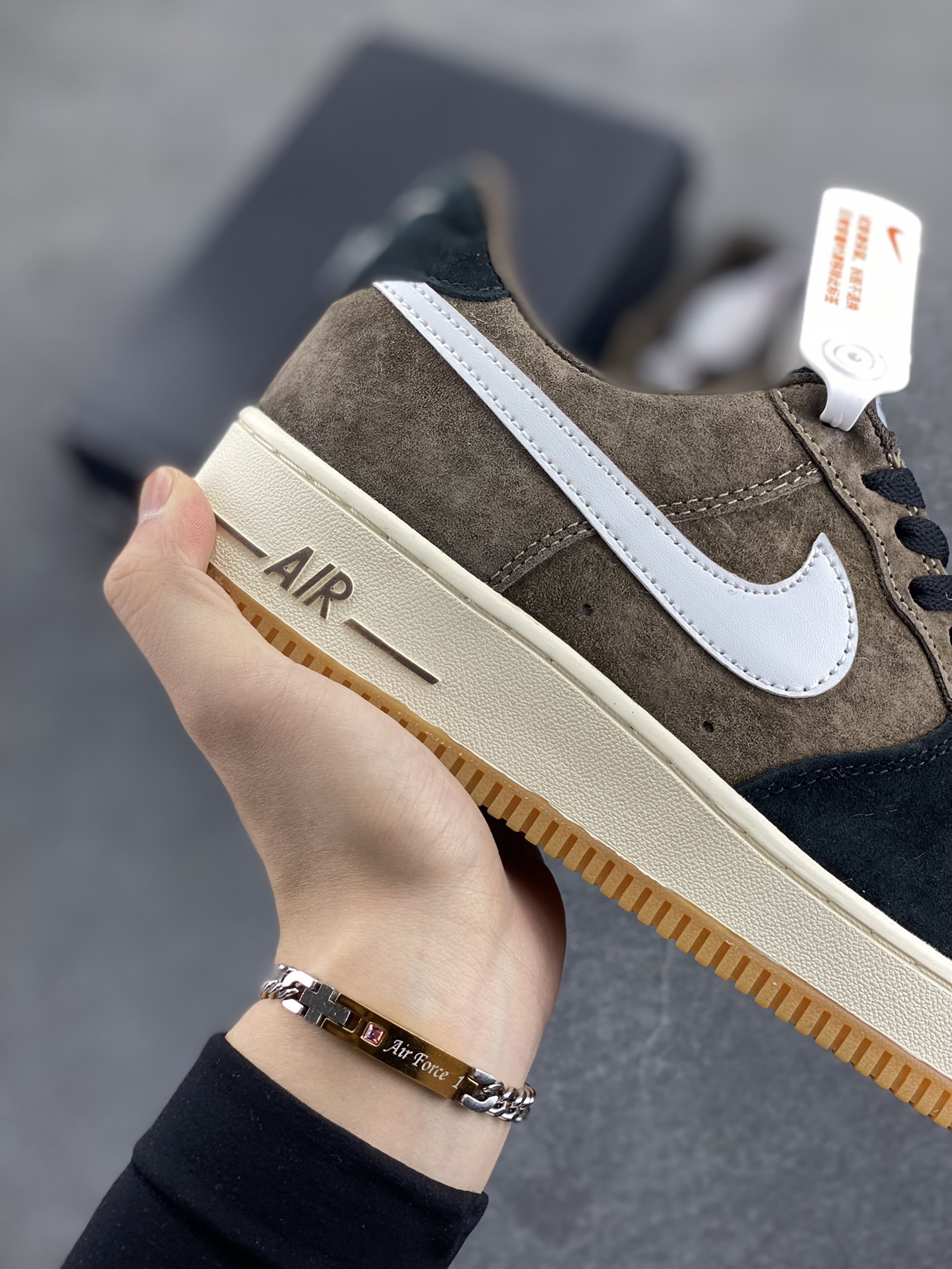 图片[6]-福利特价   Nike Air Force 1 Low 黑棕色全麂皮低帮空军一号休闲板鞋 定制皮料 原楦原纸板 纯正空军版型 高清洁度 内置全掌气垫 货号：AV0383-230 尺码：36 36.5 37.5 38 38.5 39 40 40.5 41 42 42.5 43 44 44.5 45-选品中心
