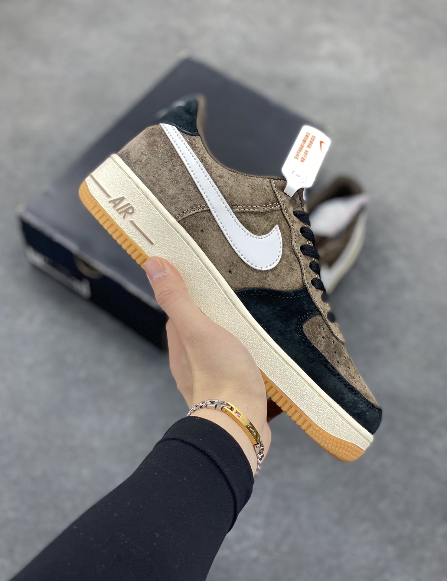 福利特价   Nike Air Force 1 Low 黑棕色全麂皮低帮空军一号休闲板鞋 定制皮料 原楦原纸板 纯正空军版型 高清洁度 内置全掌气垫 货号：AV0383-230 尺码：36 36.5 37.5 38 38.5 39 40 40.5 41 42 42.5 43 44 44.5 45-选品中心