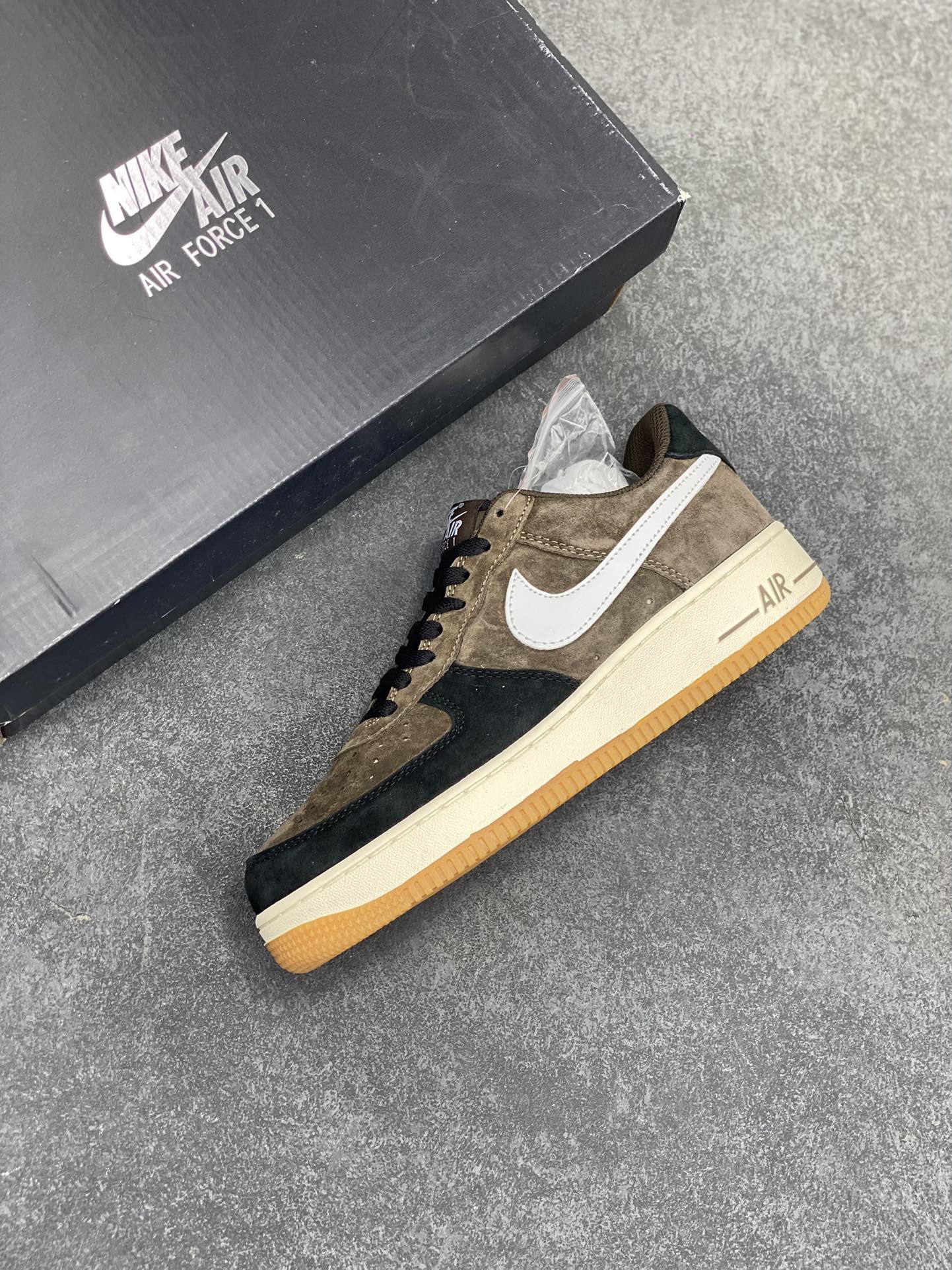 图片[7]-福利特价   Nike Air Force 1 Low 黑棕色全麂皮低帮空军一号休闲板鞋 定制皮料 原楦原纸板 纯正空军版型 高清洁度 内置全掌气垫 货号：AV0383-230 尺码：36 36.5 37.5 38 38.5 39 40 40.5 41 42 42.5 43 44 44.5 45-选品中心