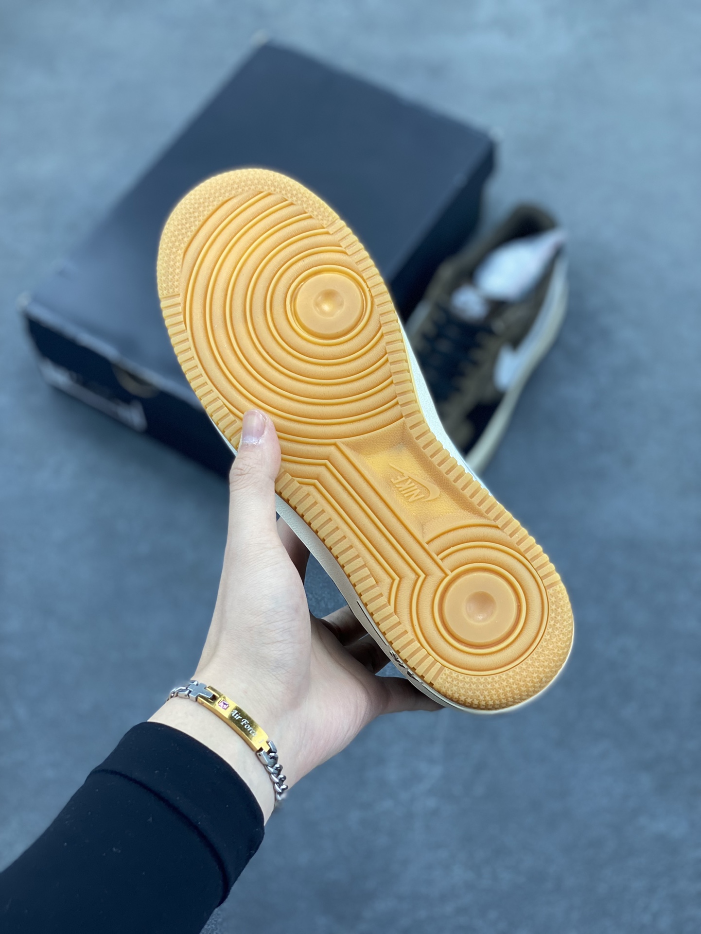 图片[5]-福利特价   Nike Air Force 1 Low 黑棕色全麂皮低帮空军一号休闲板鞋 定制皮料 原楦原纸板 纯正空军版型 高清洁度 内置全掌气垫 货号：AV0383-230 尺码：36 36.5 37.5 38 38.5 39 40 40.5 41 42 42.5 43 44 44.5 45-选品中心