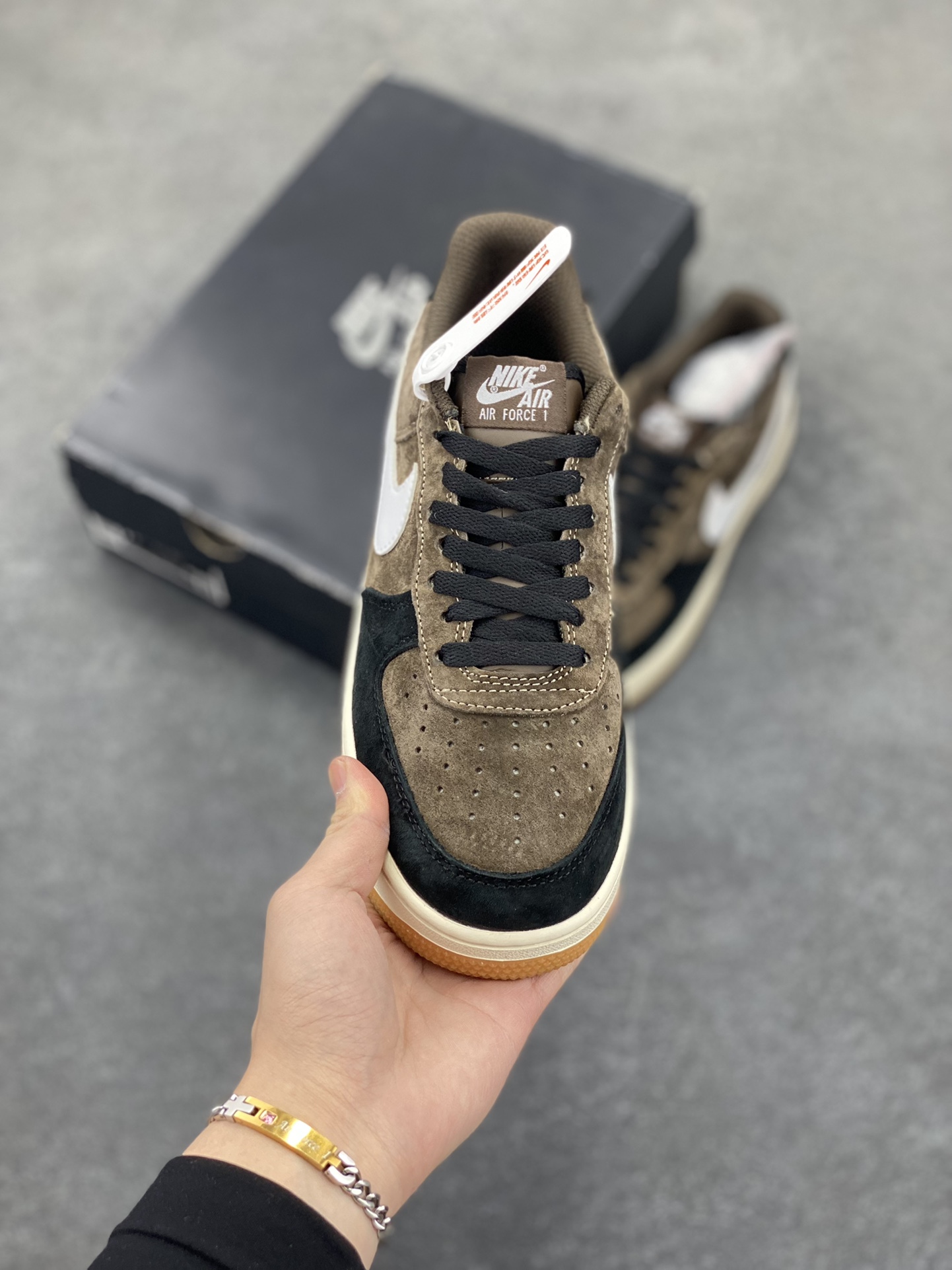 图片[2]-福利特价   Nike Air Force 1 Low 黑棕色全麂皮低帮空军一号休闲板鞋 定制皮料 原楦原纸板 纯正空军版型 高清洁度 内置全掌气垫 货号：AV0383-230 尺码：36 36.5 37.5 38 38.5 39 40 40.5 41 42 42.5 43 44 44.5 45-选品中心