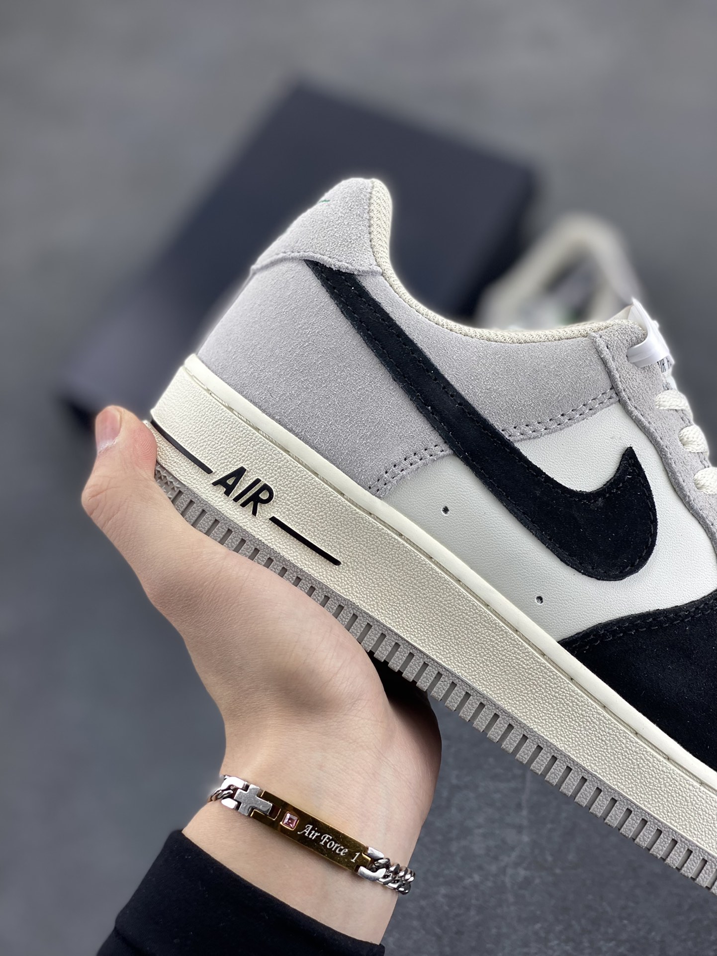 图片[6]-福利特价  Nike Air Force 1 Low ’07 黑灰绿 配色 空军一号低帮休闲板鞋 原厂麂皮 原楦原纸板 纯正版型 正品NFC感应芯片 高清洁度 内置全掌气垫 货号：DA2396-026 尺码：36 36.5 37.5 38 38.5 39 40 40.5 41 42 42.5 43 44 44.5 45-选品中心