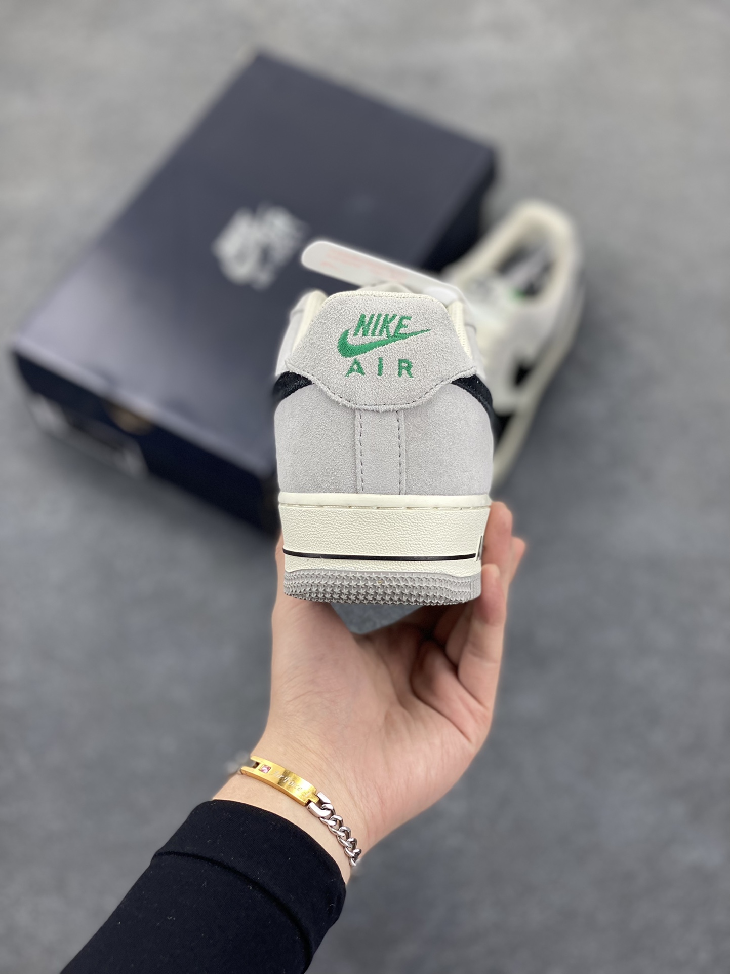 图片[4]-福利特价  Nike Air Force 1 Low ’07 黑灰绿 配色 空军一号低帮休闲板鞋 原厂麂皮 原楦原纸板 纯正版型 正品NFC感应芯片 高清洁度 内置全掌气垫 货号：DA2396-026 尺码：36 36.5 37.5 38 38.5 39 40 40.5 41 42 42.5 43 44 44.5 45-选品中心