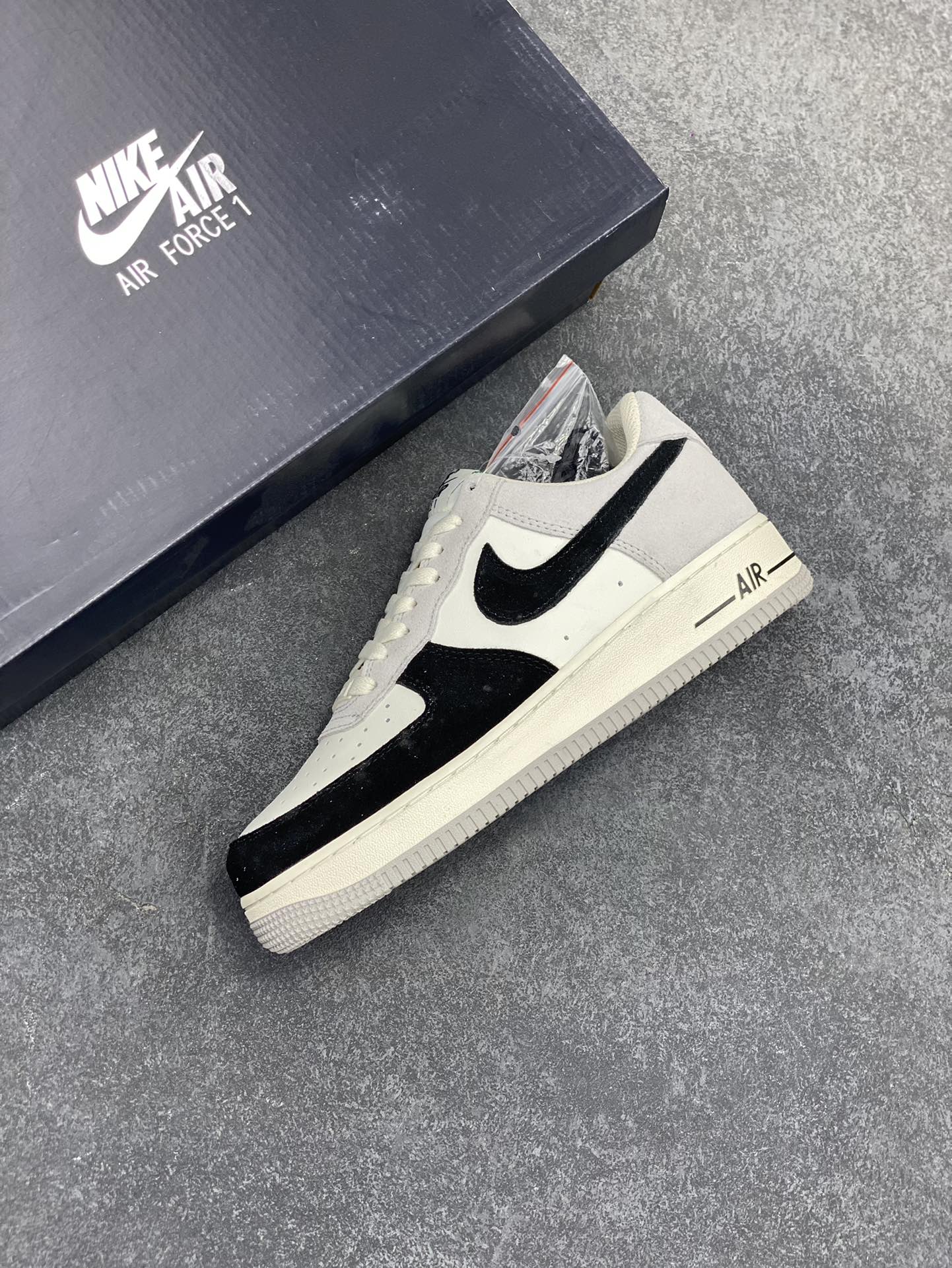 图片[7]-福利特价  Nike Air Force 1 Low ’07 黑灰绿 配色 空军一号低帮休闲板鞋 原厂麂皮 原楦原纸板 纯正版型 正品NFC感应芯片 高清洁度 内置全掌气垫 货号：DA2396-026 尺码：36 36.5 37.5 38 38.5 39 40 40.5 41 42 42.5 43 44 44.5 45-选品中心