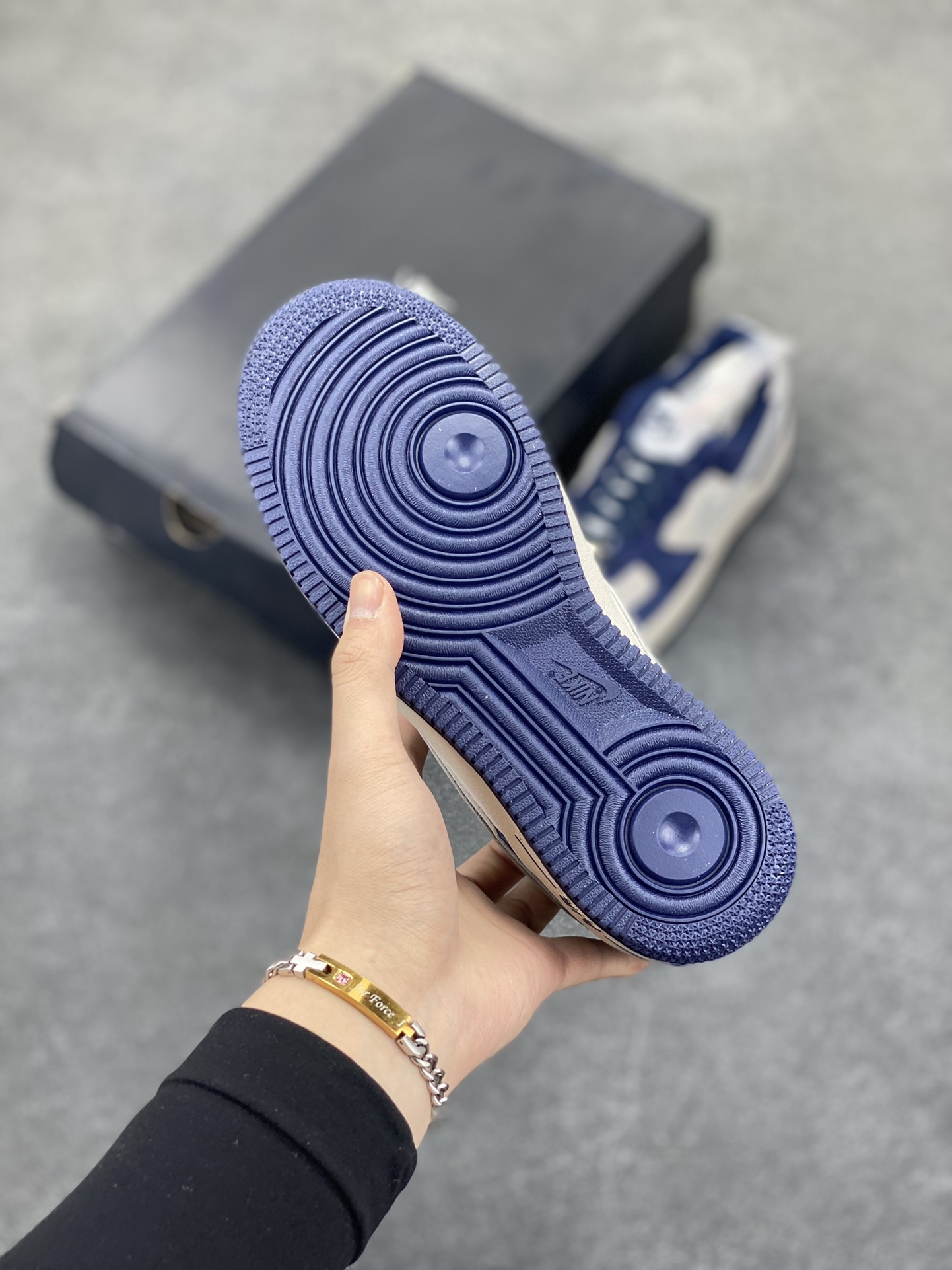 图片[5]-福利特价   Nike Air Force 1 Low 深蓝灰全麂皮低帮空军一号休闲板鞋 定制皮料 原楦原纸板 纯正空军版型 高清洁度 内置全掌气垫 货号：AV0383-228 尺码：36 36.5 37.5 38 38.5 39 40 40.5 41 42 42.5 43 44 44.5 45-选品中心