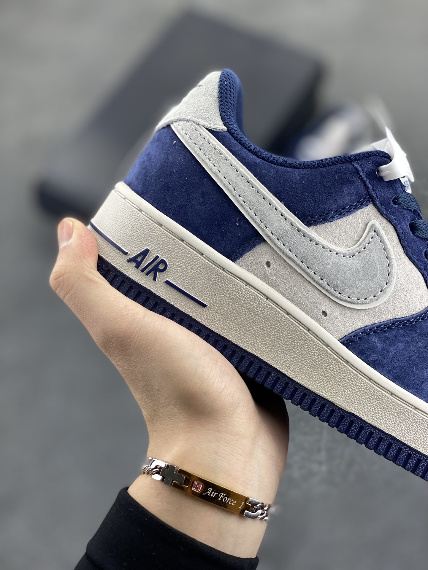 图片[6]-福利特价   Nike Air Force 1 Low 深蓝灰全麂皮低帮空军一号休闲板鞋 定制皮料 原楦原纸板 纯正空军版型 高清洁度 内置全掌气垫 货号：AV0383-228 尺码：36 36.5 37.5 38 38.5 39 40 40.5 41 42 42.5 43 44 44.5 45-选品中心
