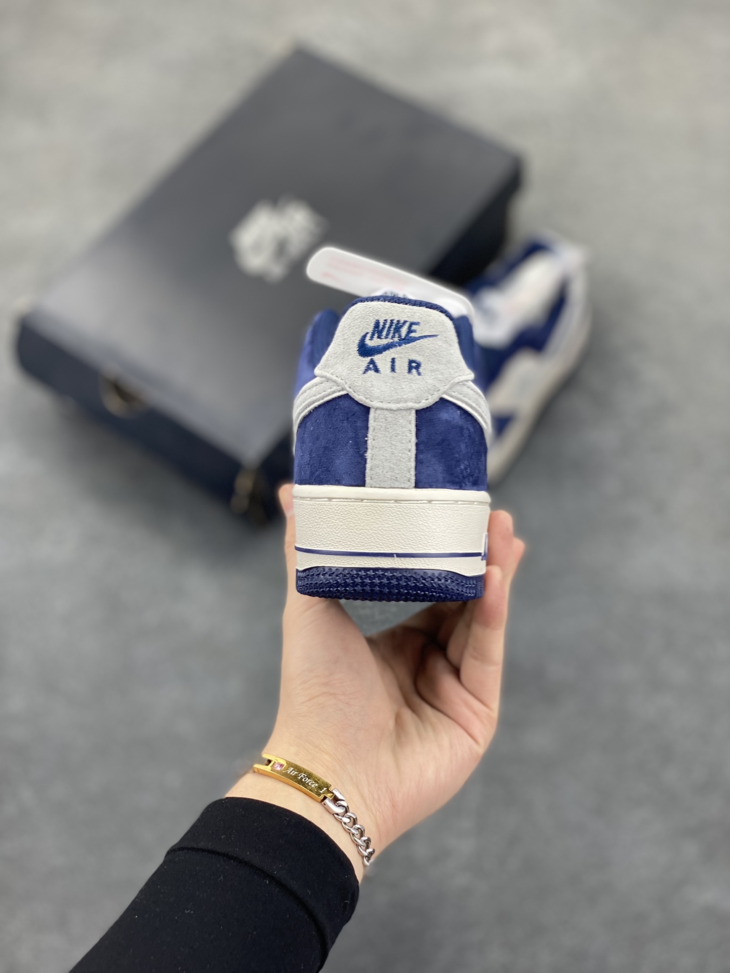 图片[4]-福利特价   Nike Air Force 1 Low 深蓝灰全麂皮低帮空军一号休闲板鞋 定制皮料 原楦原纸板 纯正空军版型 高清洁度 内置全掌气垫 货号：AV0383-228 尺码：36 36.5 37.5 38 38.5 39 40 40.5 41 42 42.5 43 44 44.5 45-选品中心