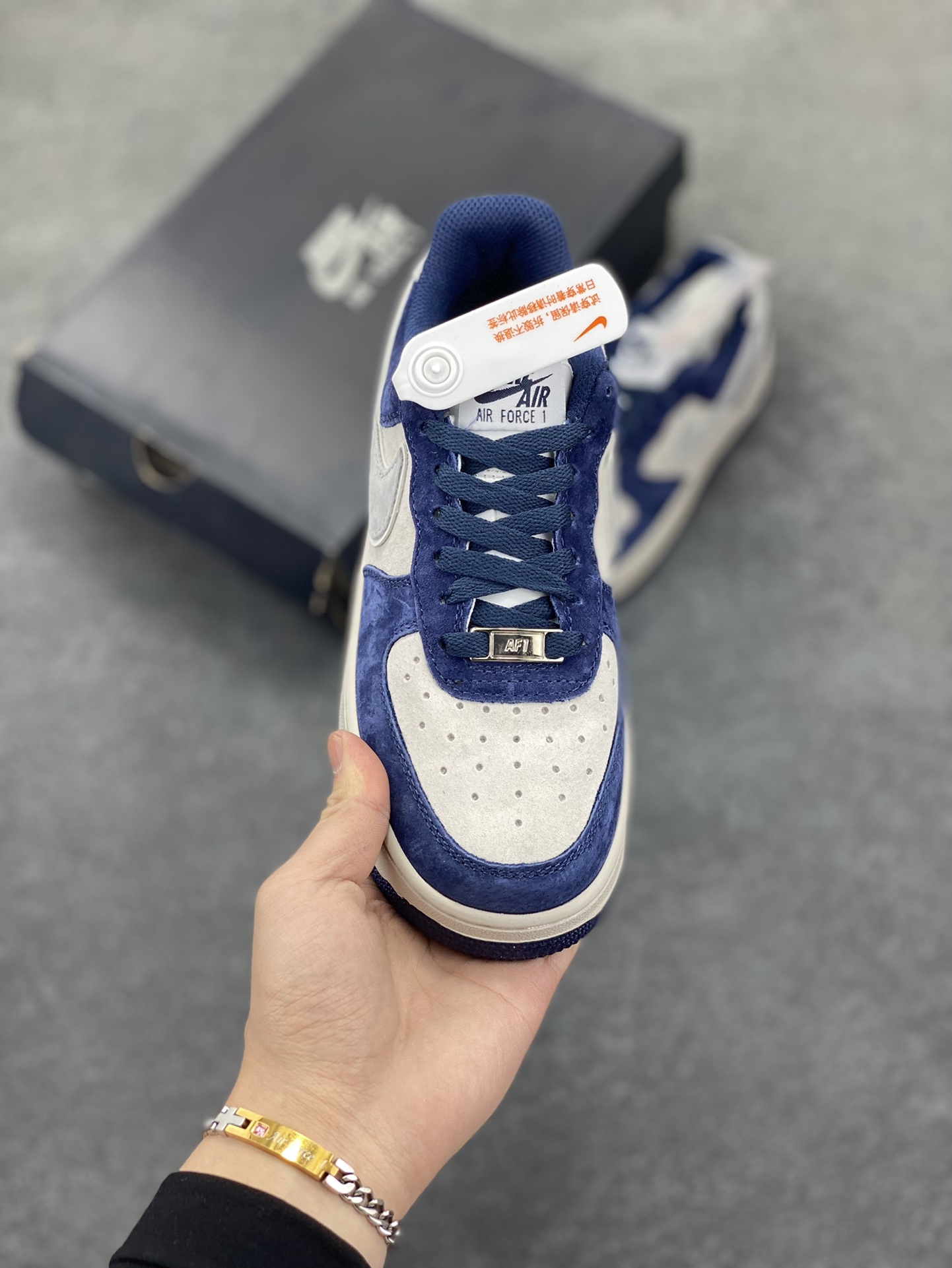 图片[2]-福利特价   Nike Air Force 1 Low 深蓝灰全麂皮低帮空军一号休闲板鞋 定制皮料 原楦原纸板 纯正空军版型 高清洁度 内置全掌气垫 货号：AV0383-228 尺码：36 36.5 37.5 38 38.5 39 40 40.5 41 42 42.5 43 44 44.5 45-选品中心