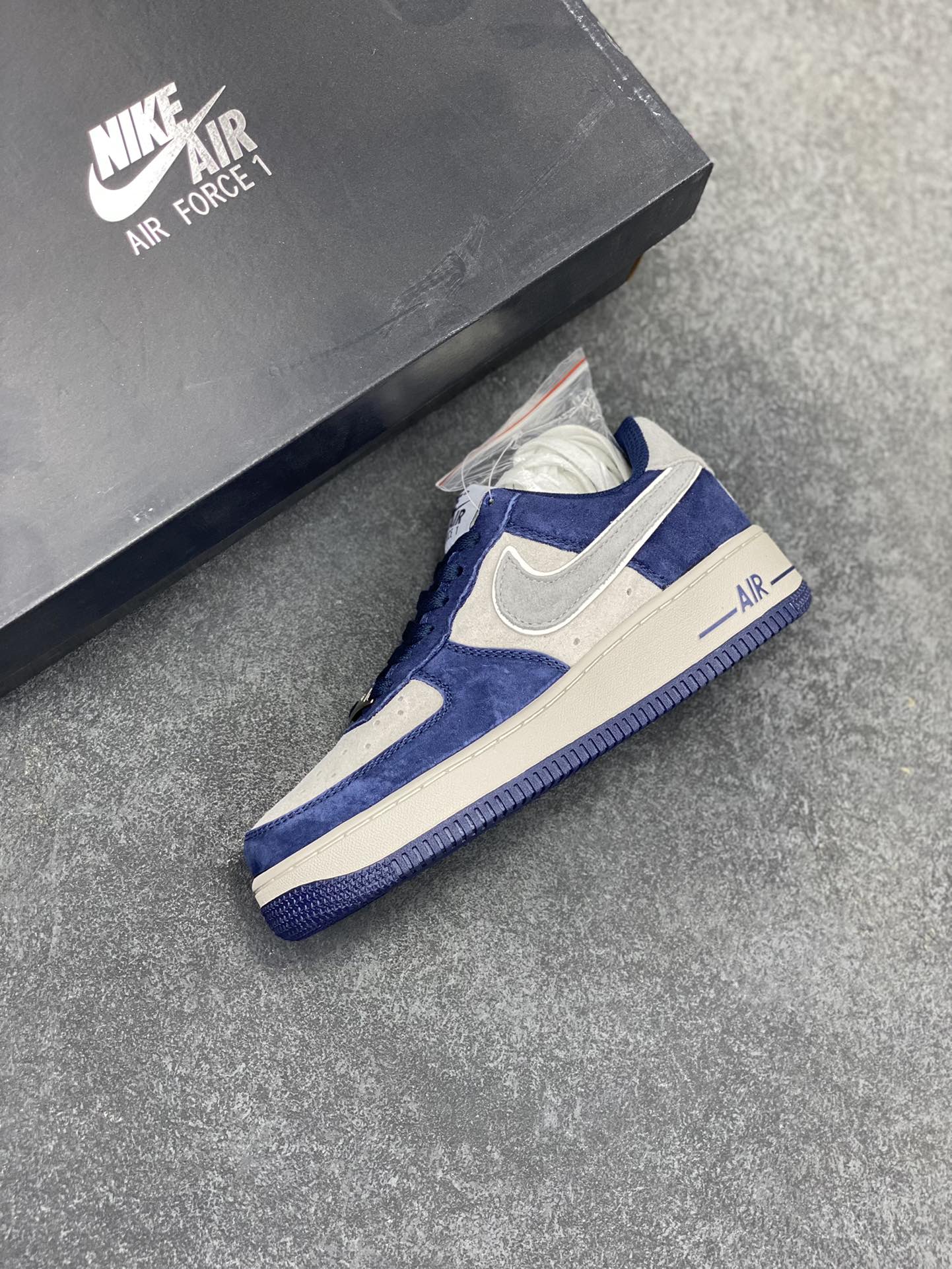 图片[7]-福利特价   Nike Air Force 1 Low 深蓝灰全麂皮低帮空军一号休闲板鞋 定制皮料 原楦原纸板 纯正空军版型 高清洁度 内置全掌气垫 货号：AV0383-228 尺码：36 36.5 37.5 38 38.5 39 40 40.5 41 42 42.5 43 44 44.5 45-选品中心