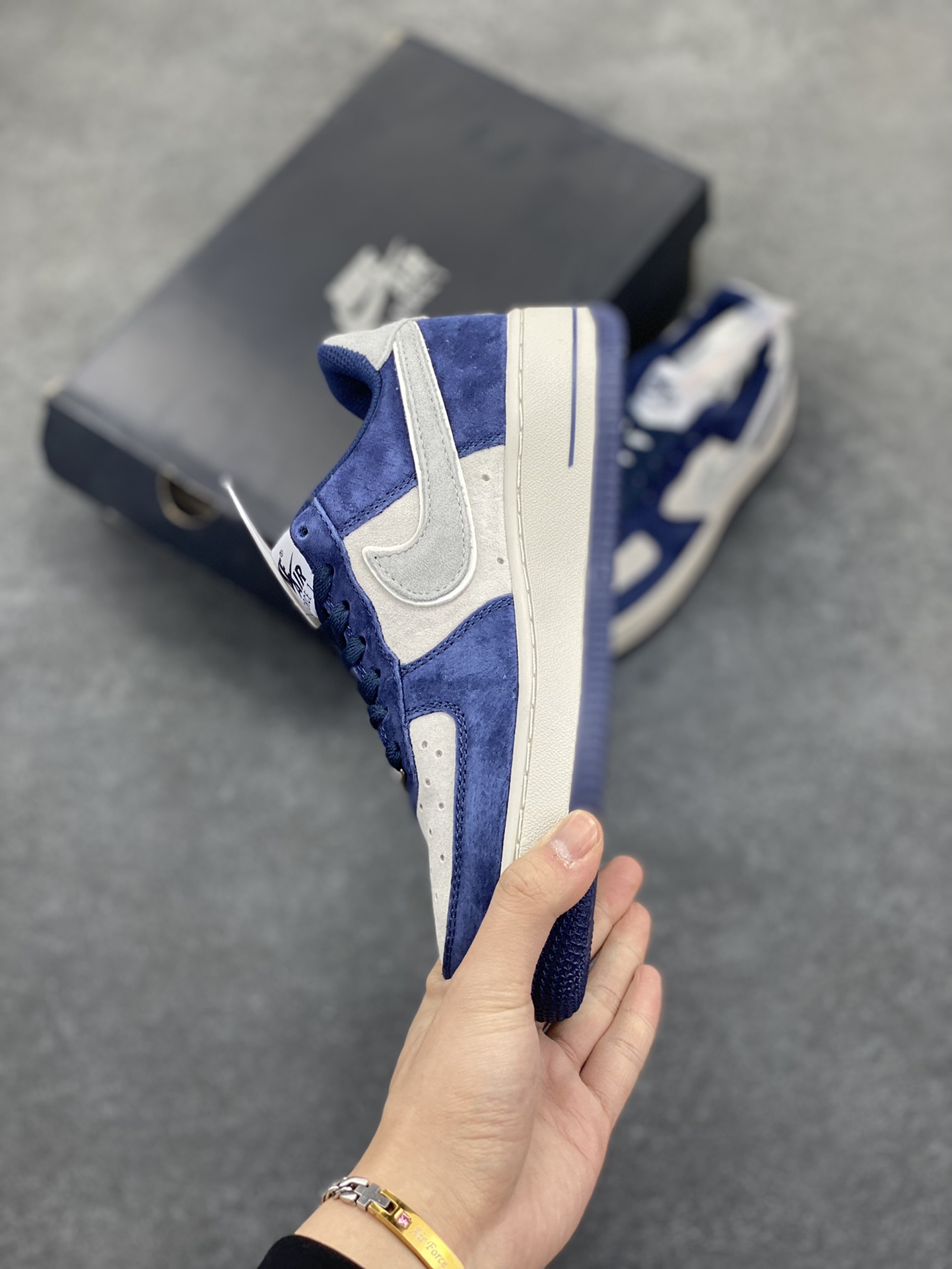 图片[3]-福利特价   Nike Air Force 1 Low 深蓝灰全麂皮低帮空军一号休闲板鞋 定制皮料 原楦原纸板 纯正空军版型 高清洁度 内置全掌气垫 货号：AV0383-228 尺码：36 36.5 37.5 38 38.5 39 40 40.5 41 42 42.5 43 44 44.5 45-选品中心