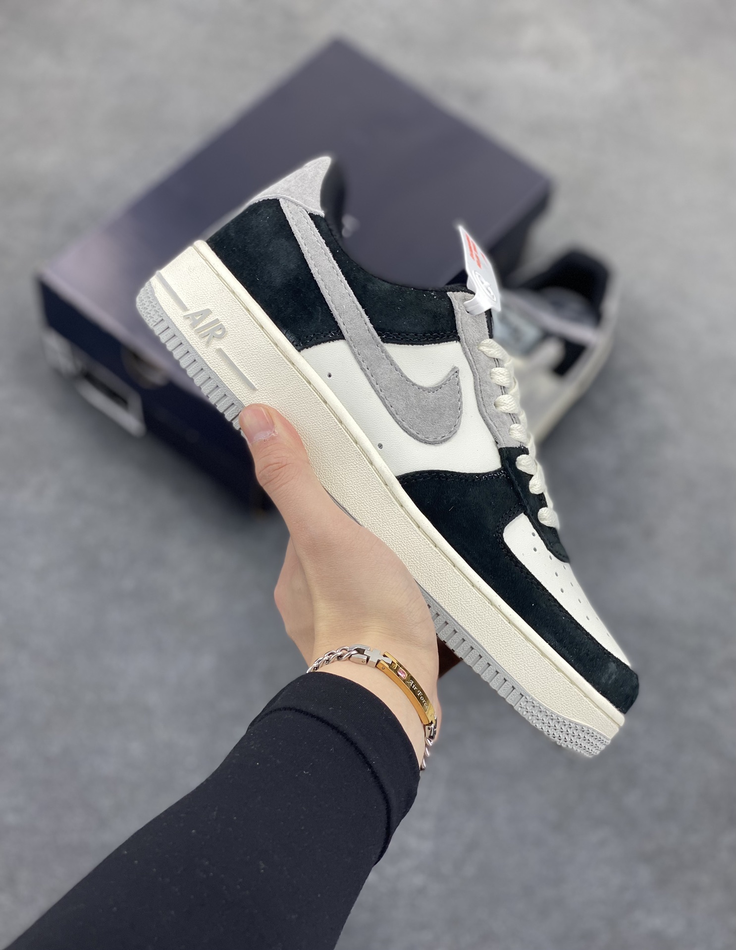 福利特价  Nike Air Force 1 Low ’07 灰黑 麂皮空军一号低帮休闲板鞋 原厂麂皮 原楦原纸板 纯正版型 正品NFC感应芯片 高清洁度 内置全掌气垫 货号：AV0383-233 尺码：36 36.5 37.5 38 38.5 39 40 40.5 41 42 42.5 43 44 44.5 45-选品中心