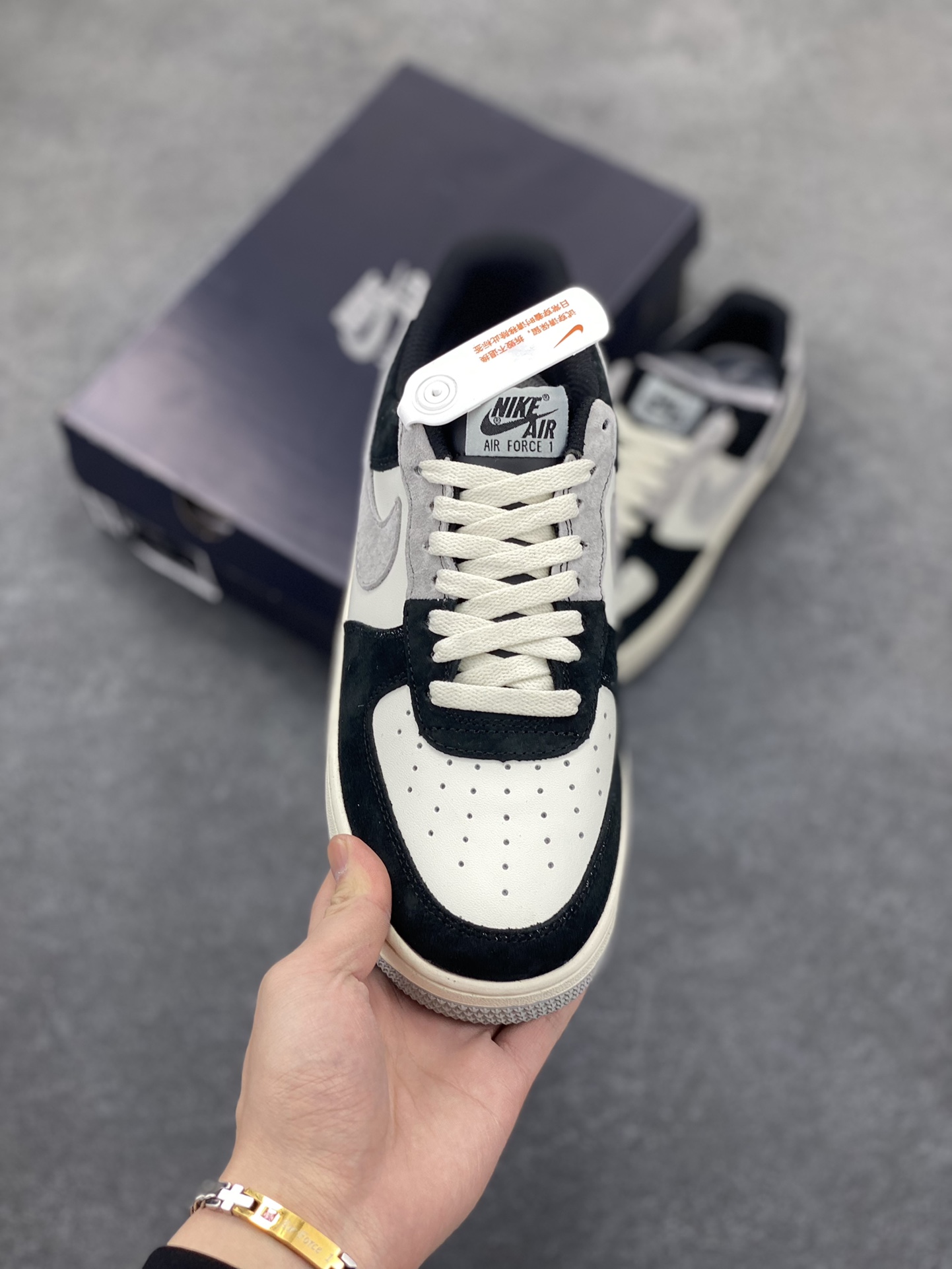 图片[2]-福利特价  Nike Air Force 1 Low ’07 灰黑 麂皮空军一号低帮休闲板鞋 原厂麂皮 原楦原纸板 纯正版型 正品NFC感应芯片 高清洁度 内置全掌气垫 货号：AV0383-233 尺码：36 36.5 37.5 38 38.5 39 40 40.5 41 42 42.5 43 44 44.5 45-选品中心