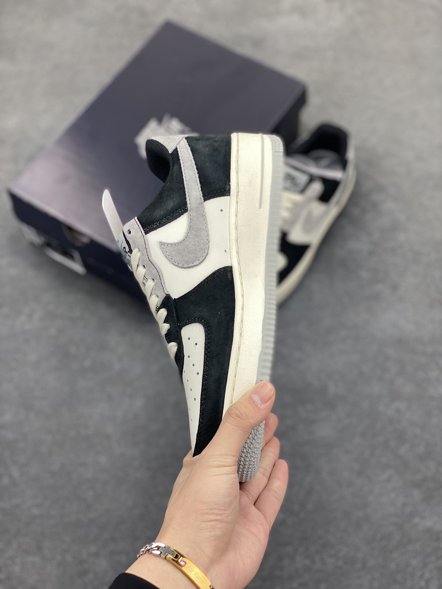 图片[3]-福利特价  Nike Air Force 1 Low ’07 灰黑 麂皮空军一号低帮休闲板鞋 原厂麂皮 原楦原纸板 纯正版型 正品NFC感应芯片 高清洁度 内置全掌气垫 货号：AV0383-233 尺码：36 36.5 37.5 38 38.5 39 40 40.5 41 42 42.5 43 44 44.5 45-选品中心