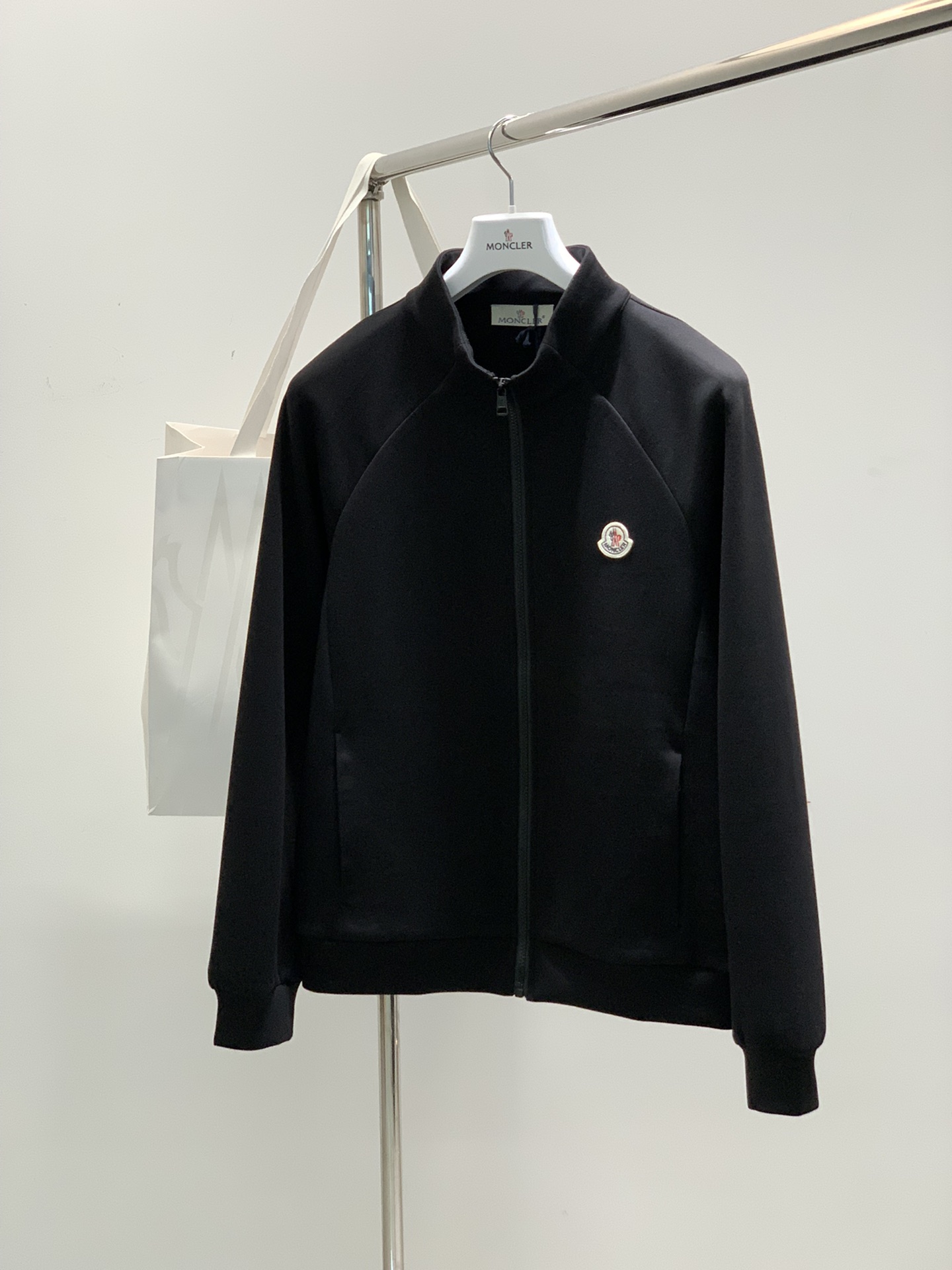 NO:140982,,Moncler cover, the latest spring product, available at the same time for counters, original singles, fashionable casual jackets, comfortable upper body!  Eye-catching and highlighted, using imported original fabric, top-grade embroidery craft letter pattern logo, original hardware and accessories decoration, simple but not lacking in fashion, fashionable and handsome upper body, code M-3XL, christian louboutin, Moncler, jackets & coats, alexander wang19860909,Moncler 蒙口,春季最新品,专柜同步有售,原单狠货,时尚休闲外套,上身舒适！吸睛而有亮点,采用进口原版面料,顶级刺绣工艺字母图案logo,原版五金辅料装饰,简单而不失时尚,上身时尚帅气,码数M-3XL,,christian louboutin,Moncler,jackets & coats,alexander wang,Men's clothing