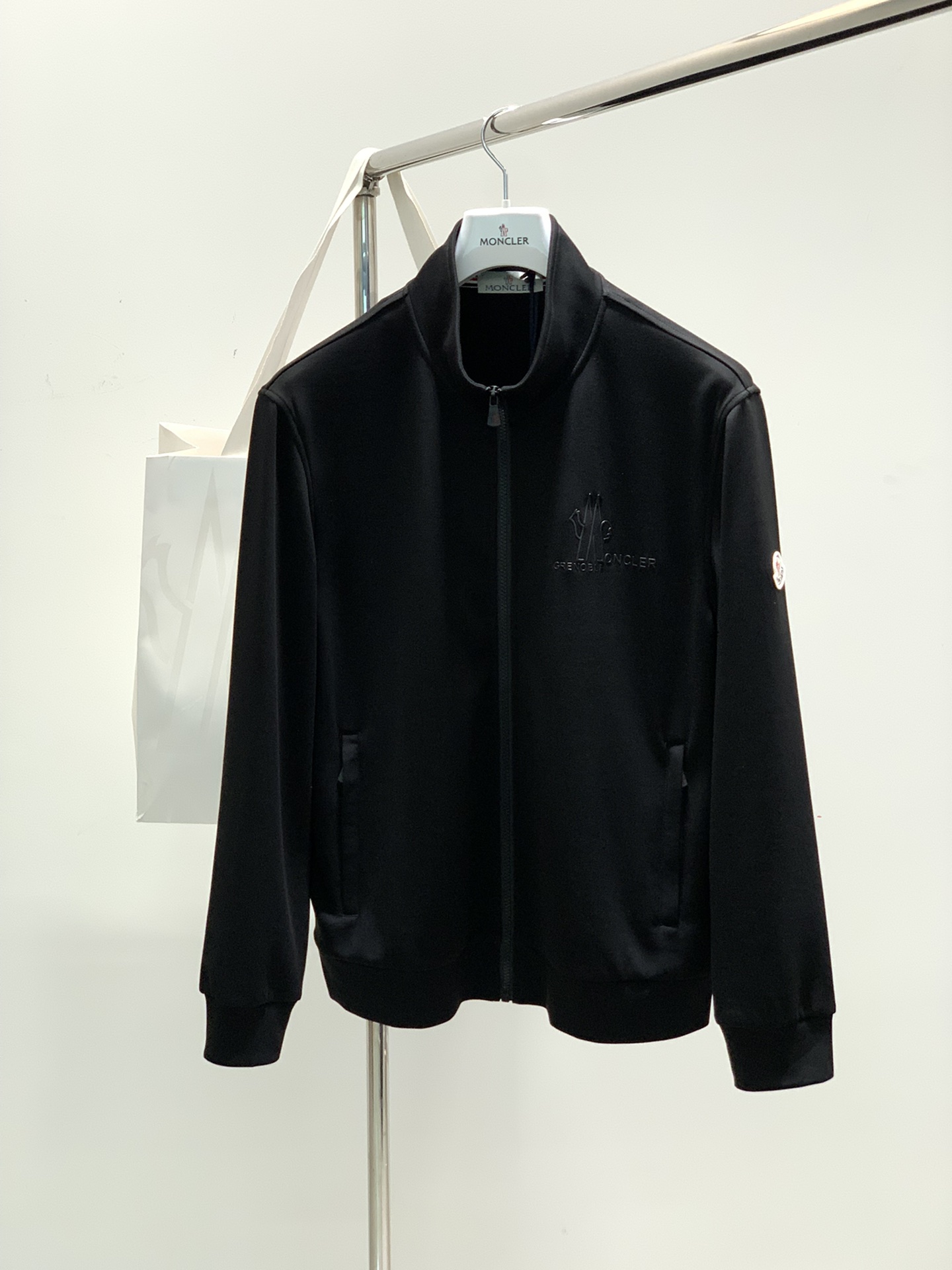 NO:140998,,Moncler cover, the latest spring product, available at the same time for counters, original singles, fashionable casual jackets, comfortable upper body!  Eye-catching and highlighted, using imported original fabric, top-grade embroidery printing craft letter pattern logo, original hardware and accessories decoration, simple but not lacking in fashion, fashionable and handsome upper body, code M-3XL, christian louboutin, Moncler, jackets & coats, alexander wang19860909,Moncler 蒙口,春季最新品,专柜同步有售,原单狠货,时尚休闲外套,上身舒适！吸睛而有亮点,采用进口原版面料,顶级刺绣印花工艺字母图案logo,原版五金辅料装饰,简单而不失时尚,上身时尚帅气,码数M-3XL,,christian louboutin,Moncler,jackets & coats,alexander wang,Men's clothing