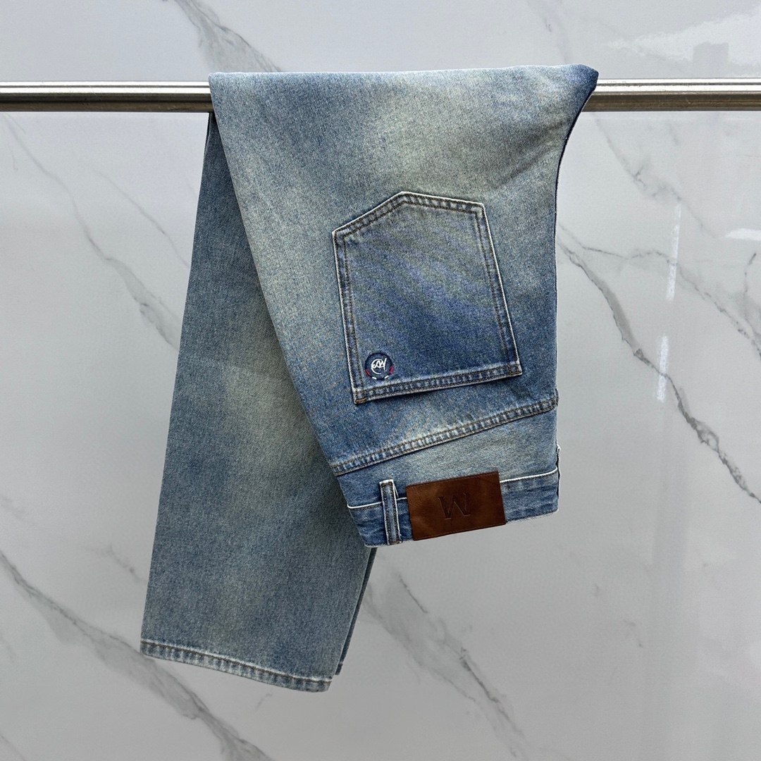 NO:140498,Mengjia's new wide-leg straight jeans, denim fabric, delicate fabric, clear stripes, wear resistance and firmness, fine workmanship and excellent upper body!  Number of codes 30-38 None 35.37, jeans,alexander wang19860909蒙家新款阔腿直筒牛仔裤 牛仔面料,布面细腻,条纹清晰,耐磨和牢固性,做工走线精细 上身绝佳！ 码数30-38无35.37,,jeans,alexander wang,Men's clothing