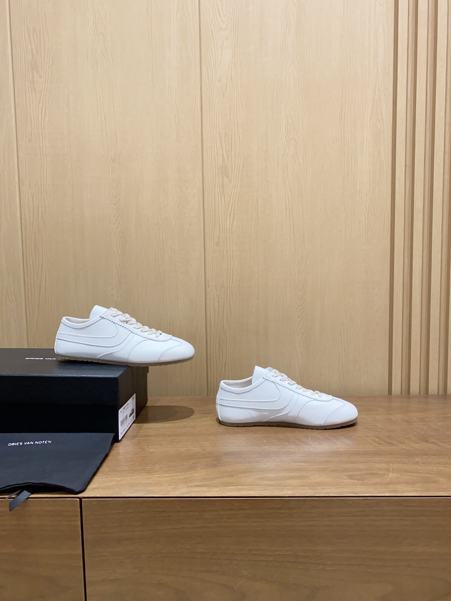 Dries Van Noten 2024 Spring/Summer Sneaker Collection: Distorted Classics in Living Colors - 图片 2