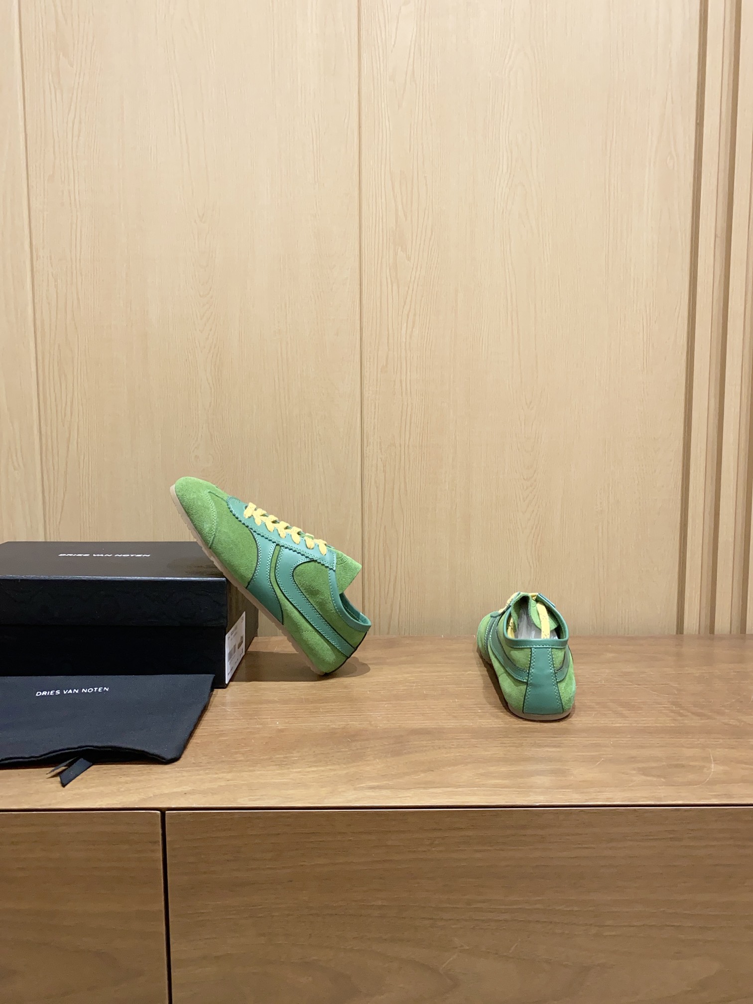 Dries Van Noten 2024 Spring & Summer Sneakers: A Distorted Classic with Practical Design - 图片 3