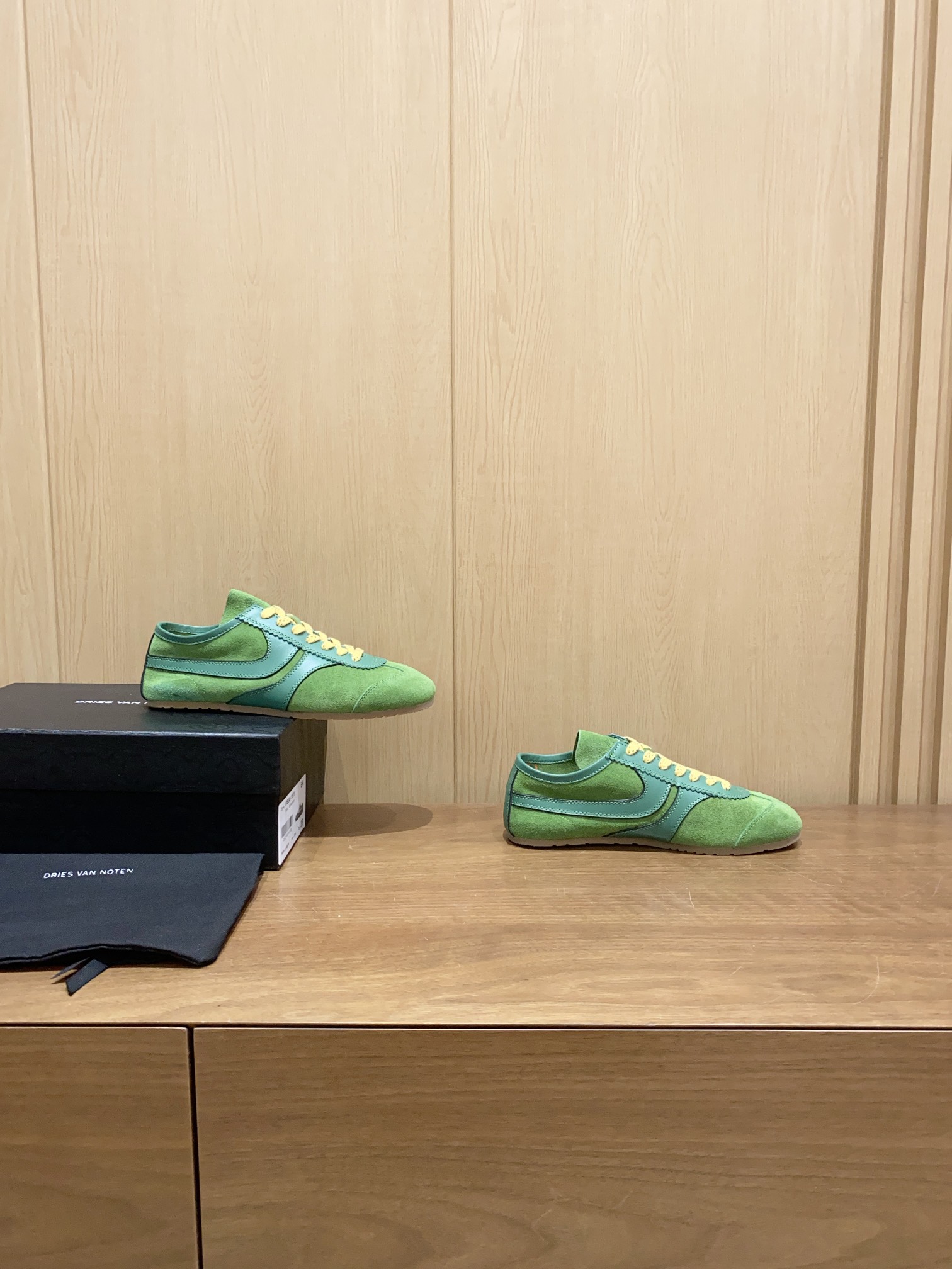 Dries Van Noten 2024 Spring & Summer Sneakers: A Distorted Classic with Practical Design - 图片 2