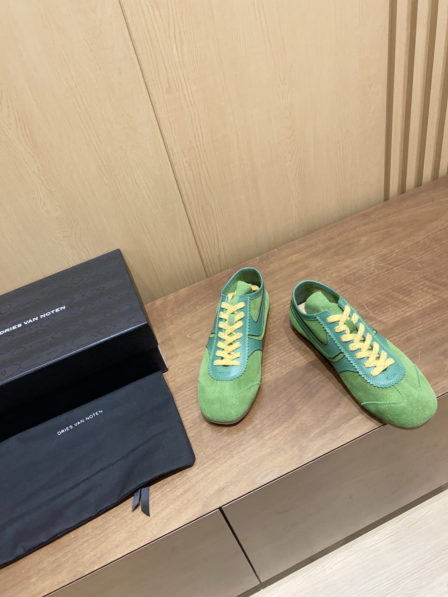 Dries Van Noten 2024 Spring & Summer Sneakers: A Distorted Classic with Practical Design - 图片 4