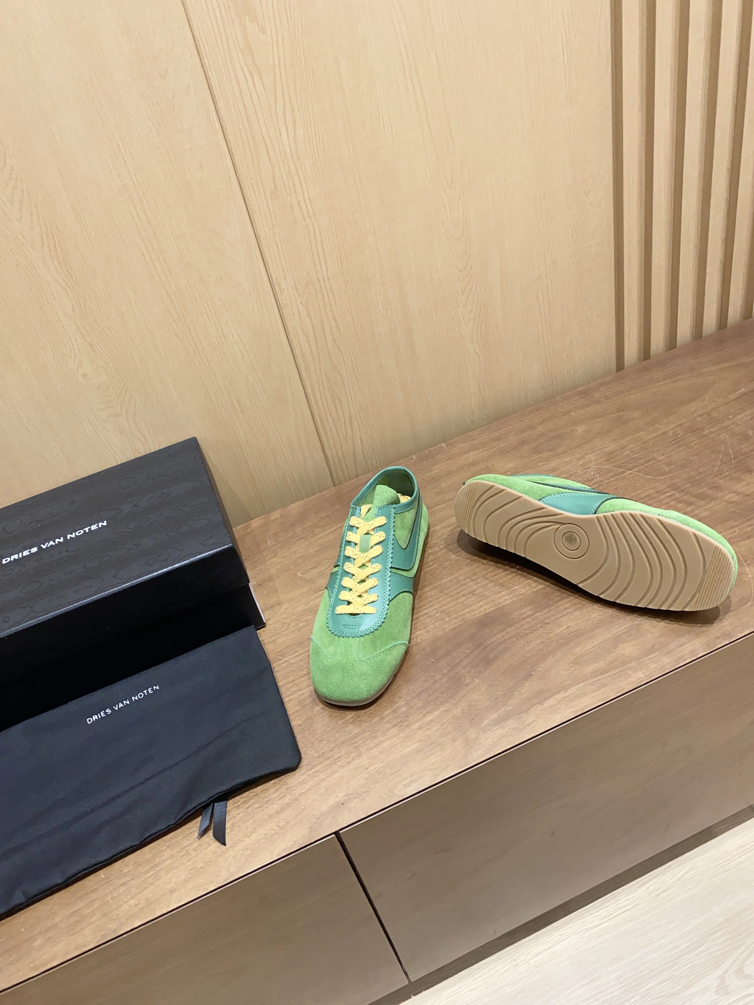 Dries Van Noten 2024 Spring & Summer Sneakers: A Distorted Classic with Practical Design - 图片 5