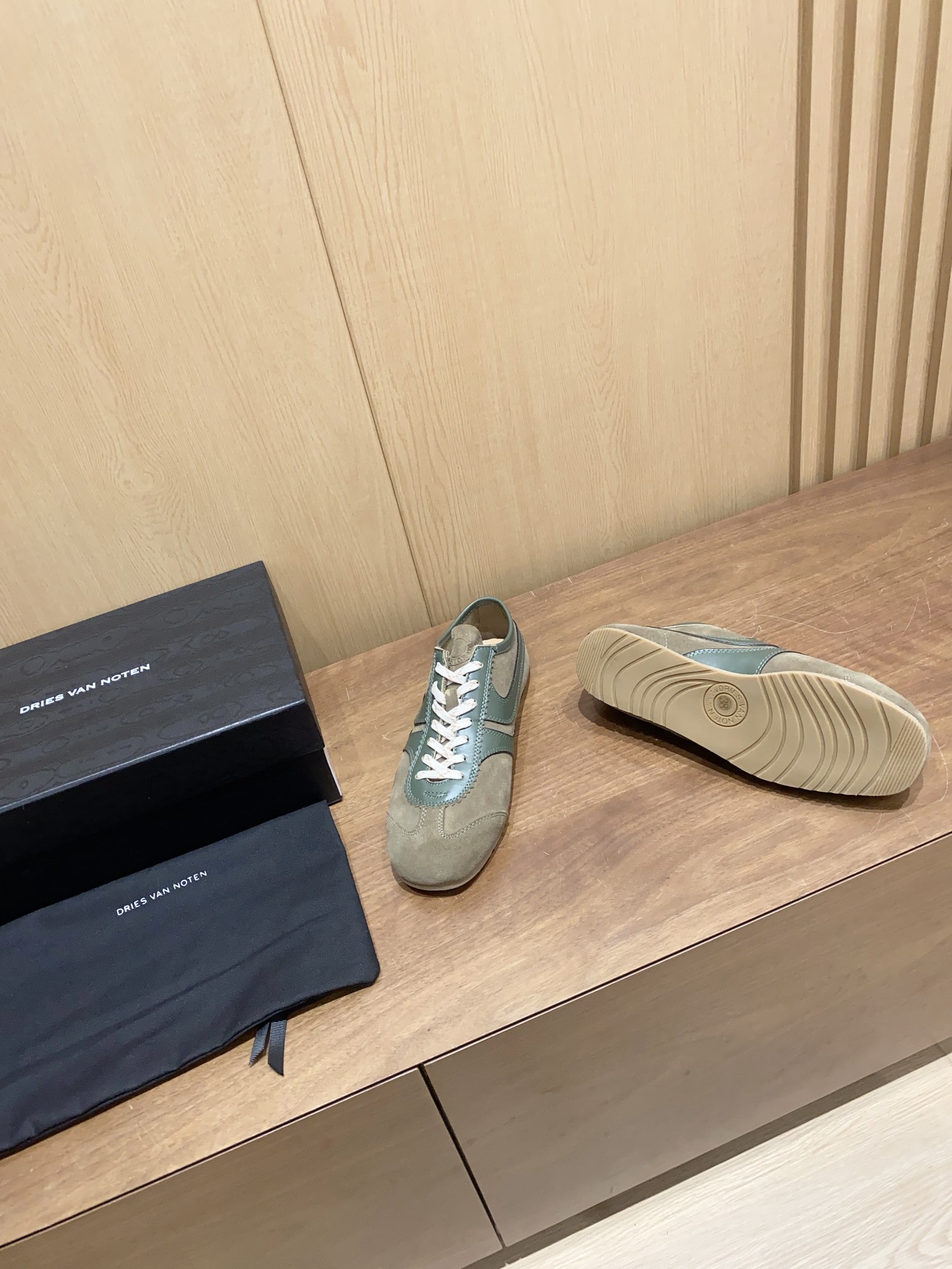 Dries Van Noten 2024 Spring/Summer Sneaker Collection Overview: A Fusion of Classic and Modern Styles - 图片 5
