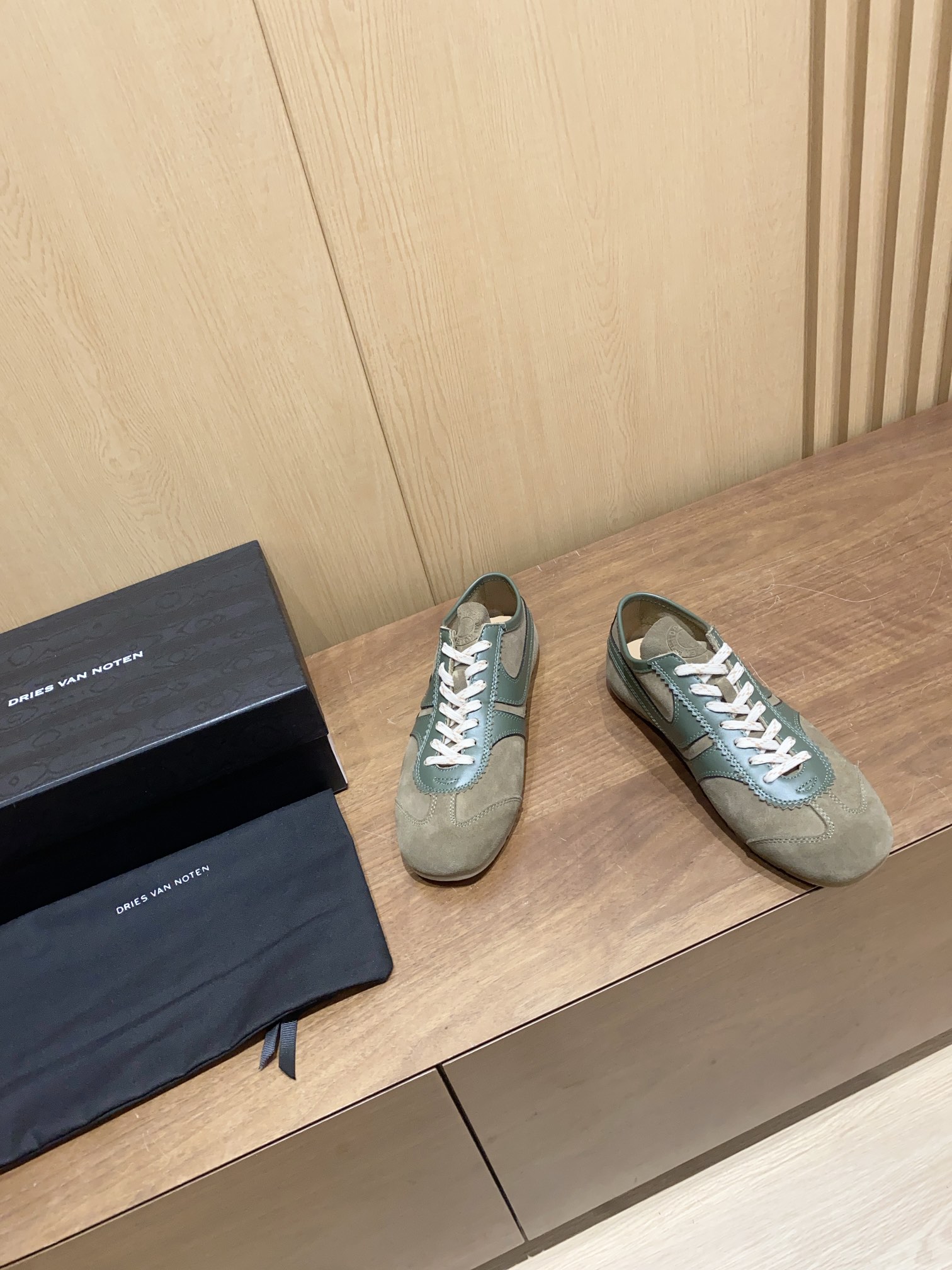 Dries Van Noten 2024 Spring/Summer Sneaker Collection Overview: A Fusion of Classic and Modern Styles - 图片 4