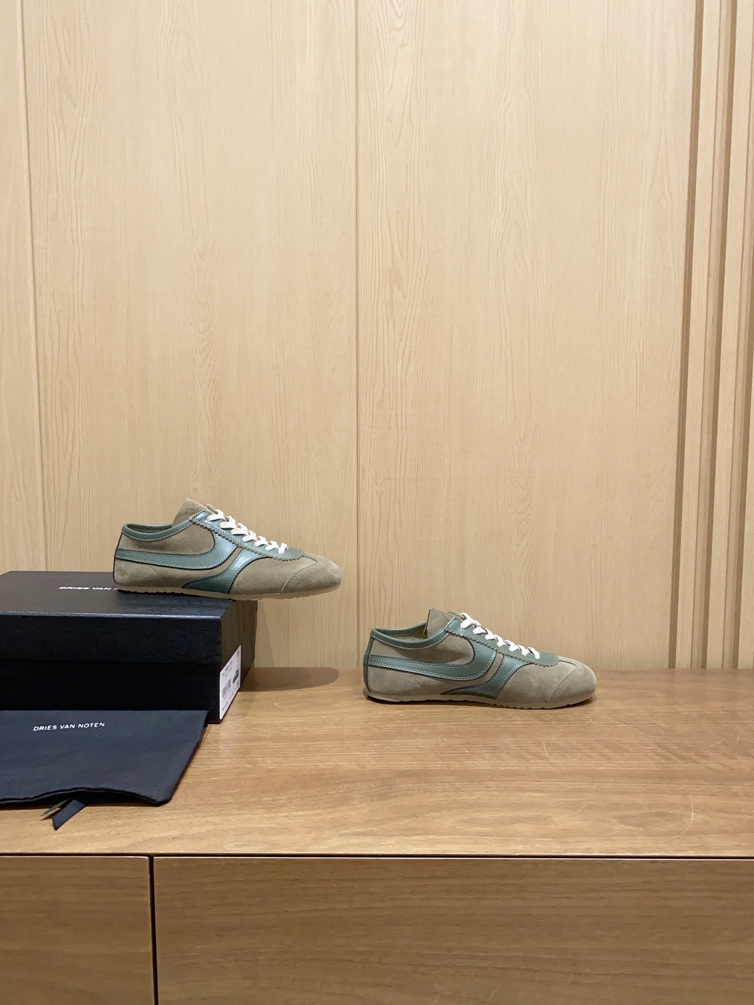 Dries Van Noten 2024 Spring/Summer Sneaker Collection Overview: A Fusion of Classic and Modern Styles - 图片 2
