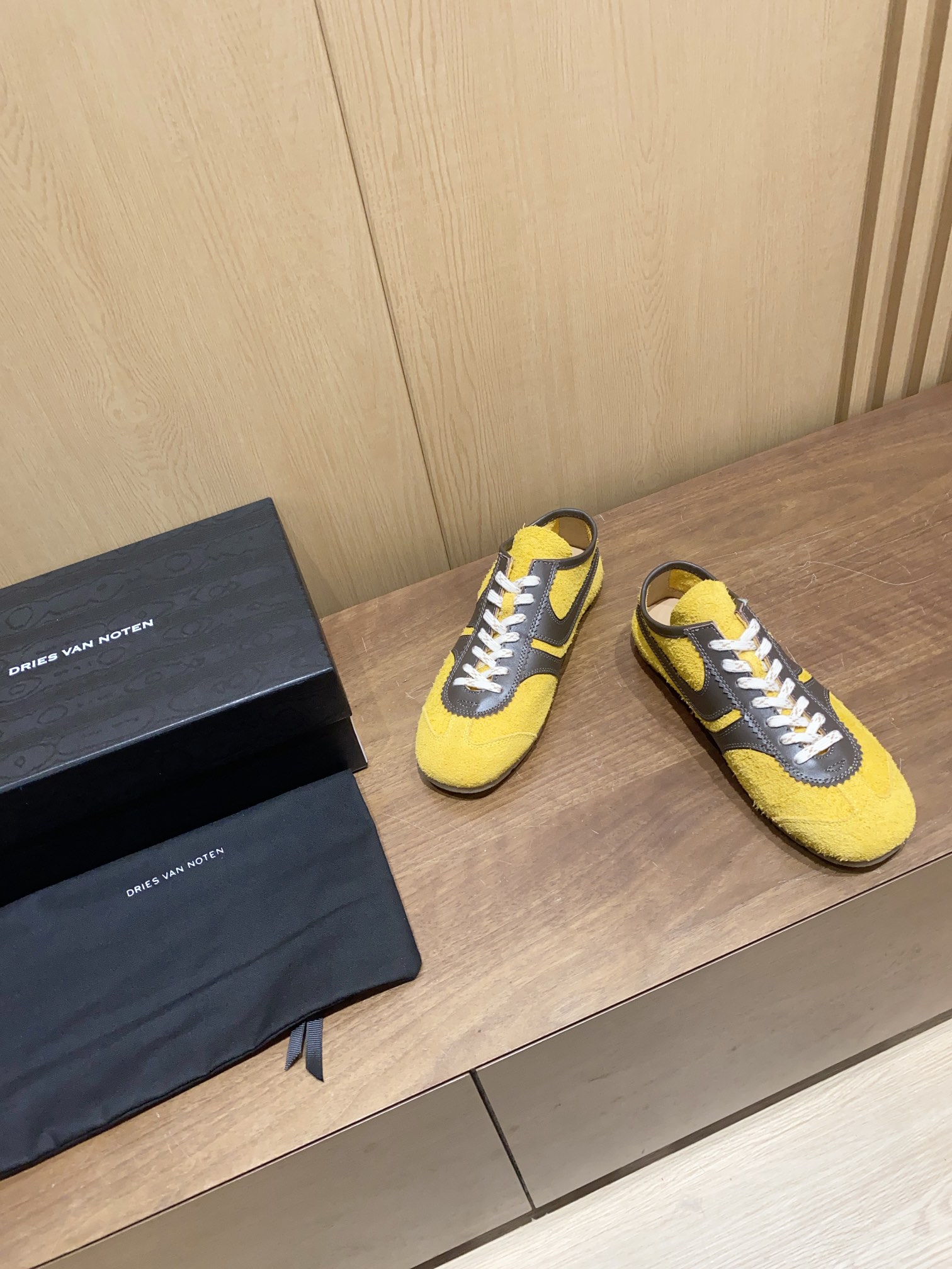 Dries Van Noten’s 2024 Spring Sneaker Collection: Distorted Classics in Living Colors - 图片 4