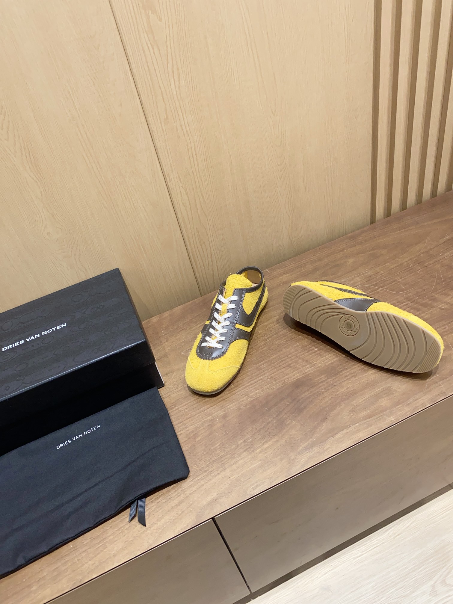 Dries Van Noten’s 2024 Spring Sneaker Collection: Distorted Classics in Living Colors - 图片 5