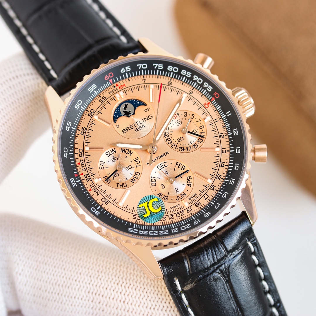 NO:149181,V9 Breitling Aviation Chronicle Series is launched for the anniversary limited edition, equipped with a revolutionary B19 self-made movement (replicated using imported Seiko NH36 movement to be multi-functional), stable movement and low rework rate, which is one of the rare complication-resistant watches in the market. [Sun, Moon and Star] - the normal transmission operation of date (3 o'clock,), month (6 o'clock), week (9 o'clock), and week (9 o'clock) and can be manually adjusted (date is adjusted clockwise by pulling out the second gear, month is adjusted by 8 o'clock hidden button, week can be driven by adjusting the pointer); 12 o'clock star disc synchronized with authentic products, walking once a month. Size 43mm*14mm, breitling19860909V9百年灵航空计时系列推出周年限量版,搭载革命性B19自制机芯（复刻采用进口精工NH36机芯改多功能）,走时稳定,返修率低,这是复刻市场少有的耐操性复杂功能腕表.【日月星】——日期（3点位,）、月份（6点位）、星期（9点位）正常传动运行,且可以手动调整（日期通过拔出第二档顺时针调整、月份通过8点位隐藏按钮调整、星期可通过调整指针带动）；12点位星辰盘同步正品,一个月走一圈.尺寸43mm*14mm,,breitling,Watch