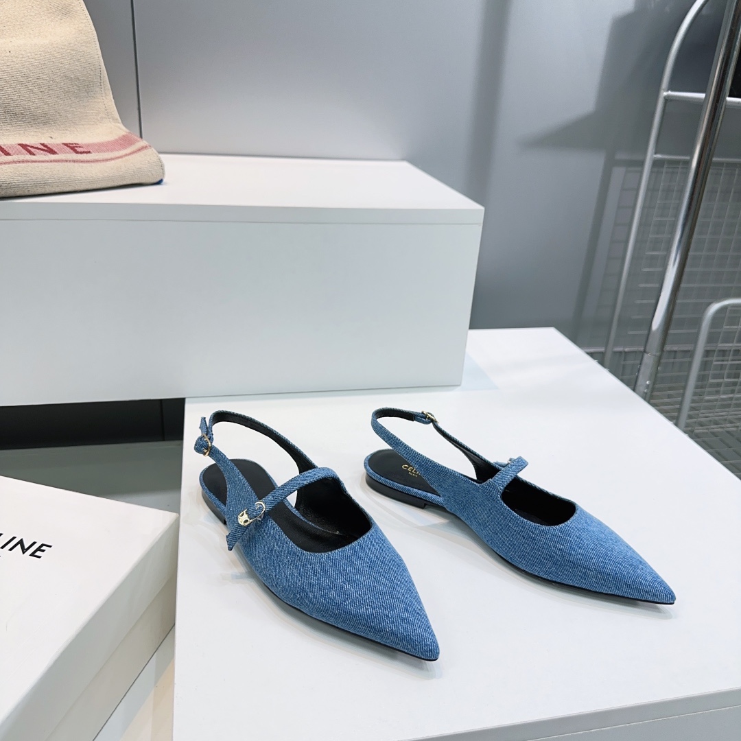NO:437839,Higher version!  Top quality CELIN*25 spring and summer new Arc de Triomphe one-liner buckle simple pointed toe flat shoes!  Elegant and atmospheric!  Retro, simple and fashionable, comfortable to wear, versatile, slim and super elegant ~ versatile and everyday use is a unique item!  The small flat heel is easy and stress-free and not picky at all. Chic is very popular. The upper is made of original imported calfskin patent leather/washed high-density denim. The inner footbed imported sheepskin. The original color genuine leather sole imported from Italy. Size: 35-40 (40 custom made without return and exchange) with original packaging, sandals, celine, sandals, cowhide, sheepskin, Leather soles19860909高版本！顶级品质CELIN*25春夏新品凯旋门一字扣带简易尖头平底单鞋！优雅大气！ 复古简约又时尚 上脚舒适.百搭.显瘦,超有气质～百搭日常着用都是一绝的单品！小平跟轻松无压力还一点都不挑人·chic到爆 鞋面采用原版进口小牛皮漆皮/水洗高密度牛仔布 内里垫脚进口羊皮 意大利进口原色真皮大底 码数:35-40（40定做不退换） 配原版包装,凉鞋,celine,sandals,cowhide,sheepskin,Leather soles,Women's Shoes