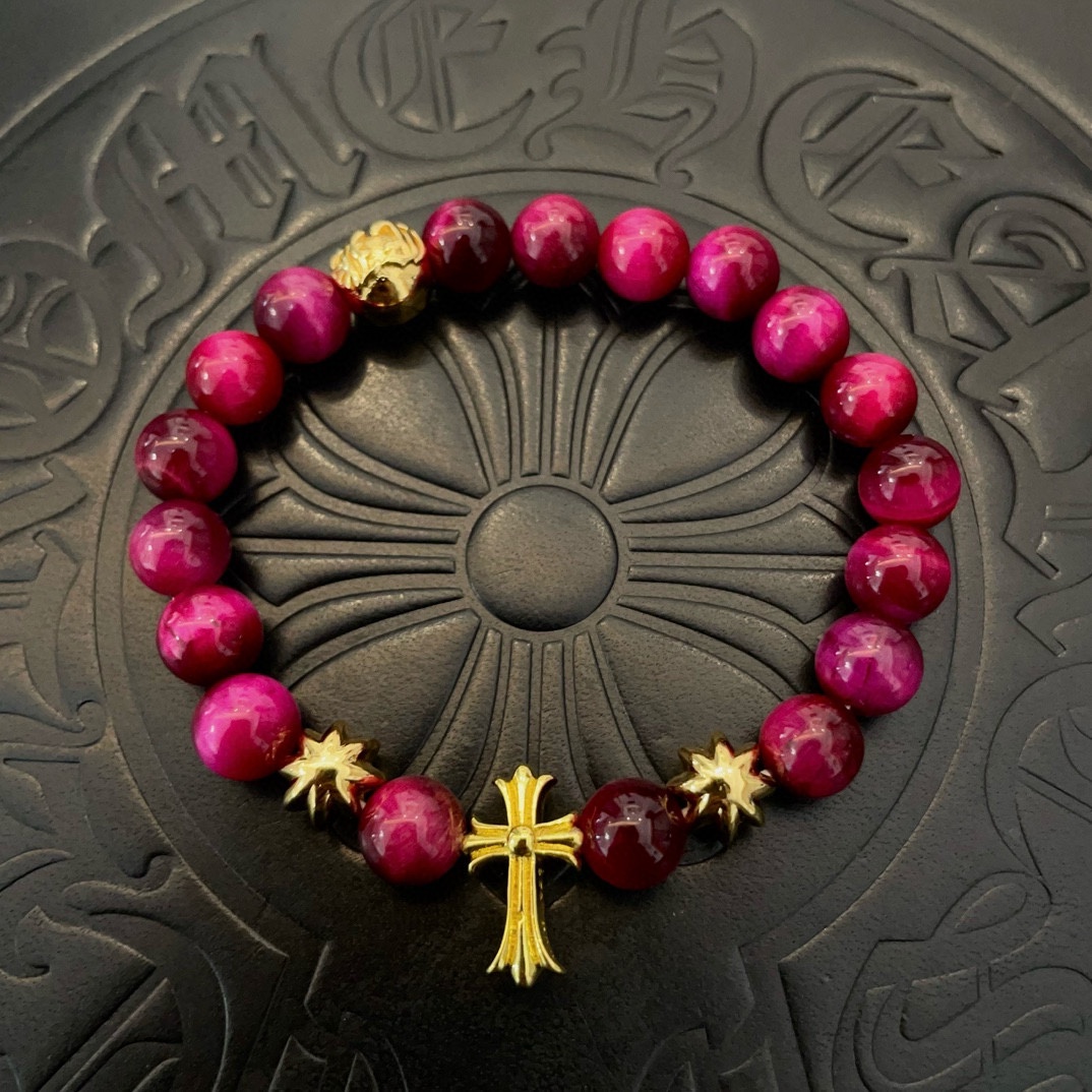 NO:111955,New [Counter Quality] Chrome Hearts Croxin Classic retro multi-element bracelets, bracelets, different pattern design styles with concave and convex shapes, presenting unique cross. Scout flowers are Croxin's ambitions, so they last longer. Genuine version of Chrome Hearts Croxin, different from the market, benchmarking the quality of the version, looking at the details of the letter printing, retro, old gray oxygen level. Seiko version!  !  !  Pure handmade ~ Authentic model opening must-have fashion and fashion, both men and women can wear it, same style for couples, original official website, rock punk style silver style, retro elements, trendy and versatile!  , jewelry boutique, chrome hearts, chrome hearts, bracelet19860909新款【专柜品质】Chrome Hearts克罗心 经典复古多元素 手链 手串,凹凸造型不同的花纹设计风格 呈现出与众不同 十字架 童军花是克罗心的志 所以更经久不衰 正品打版Chrome Hearts克罗心 区别市场普通轻版 对版对标品质 看字印细节 复古做旧灰氧程度.精工版本！！！ 纯手工打造 ～正品开模潮流时尚必备 男女均可佩戴 情侣同款 官网原版 摇滚朋克泰银风格 复古元素 潮流百搭！,饰品精品,chrome hearts,chrome hearts,bracelet,Jewelry