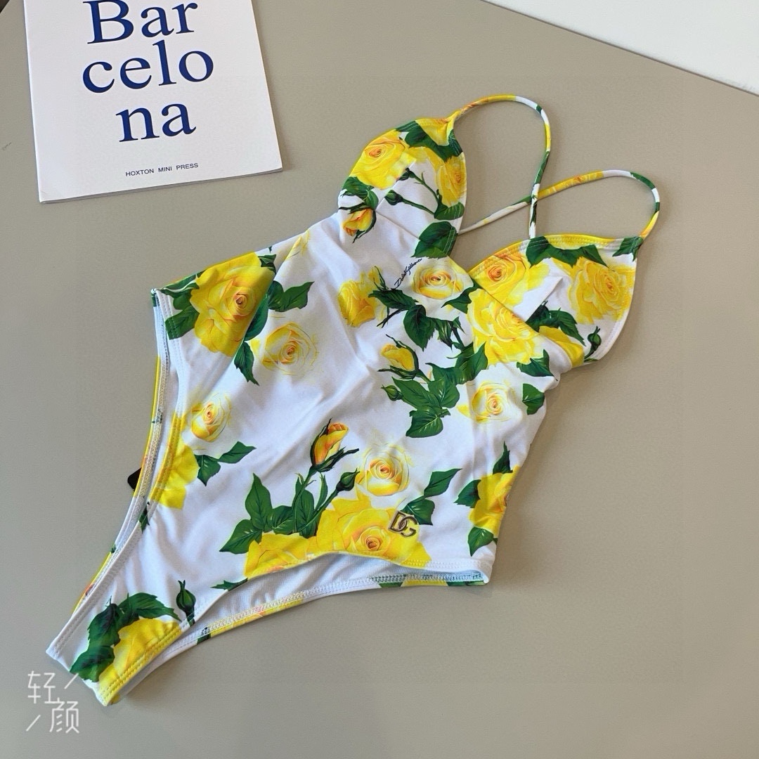 NO:304536,DG's new high-elastic fitness yoga suit sports suit~Shape waist vest (with chest pad)   slim buttock lifting to make it look slim and leggings. Size SM L X L swimsuits, swimsuits, bikinis19860909DG新款高弹力健身瑜伽服运动套装~塑腰小背心（带胸垫） 修身提臀显瘦打底裤脚 码数SM L X L泳衣泳裤比基尼,泳衣，泳裤，比基尼,swimsuits,bikinis,accessory