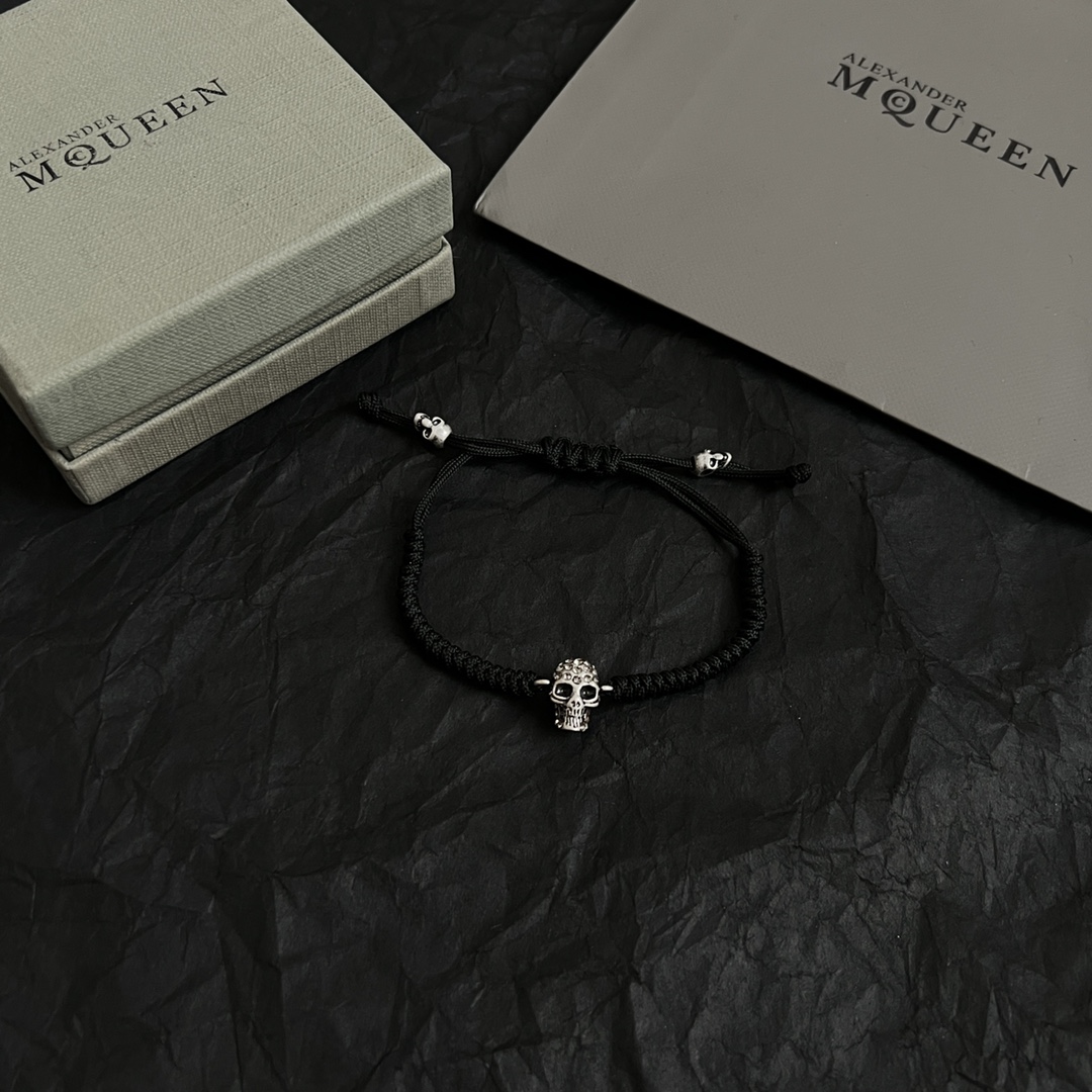 【】新款Alexander McQueen 麦昆 手链  原版定制  骨子里那种叛逆浮夸朋克可内心又向往