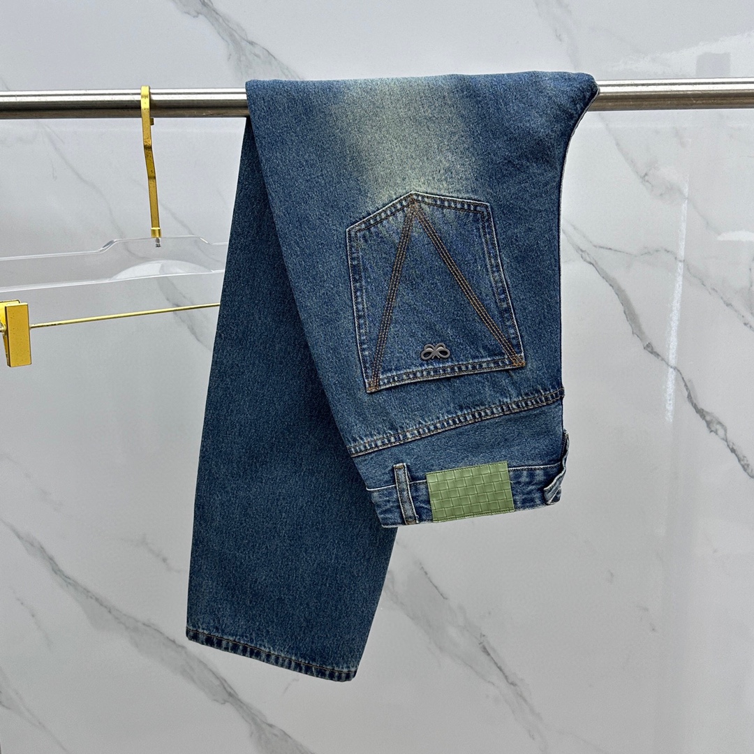NO:140514,Baojia new wide-leg straight jeans, three-line V-line wiring, logo butterfly hardware, fine workmanship routing. Number 30-38 without 35.37, jeans, alexander wang19860909葆家新款阔腿直筒牛仔裤 三线V字走线,标志蝴蝶五金,做工走线精细. 码数30-38无35.37,,jeans,alexander wang,Men's clothing