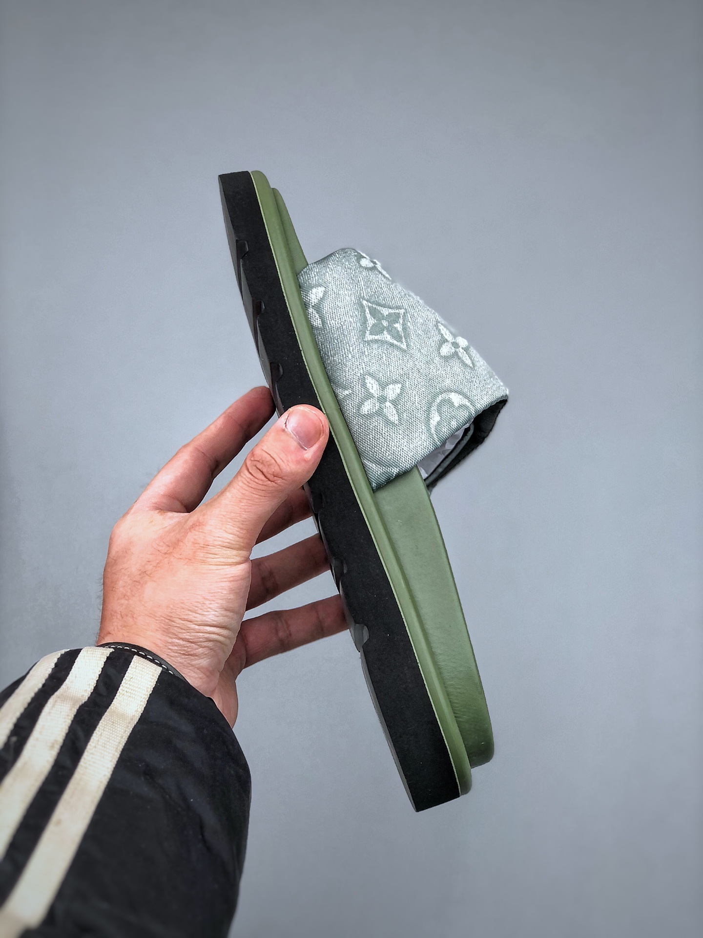 220 Louis Vuitton 2025 专柜 春夏新款 最高限定 专柜上新  LV情侣厚底魔术贴拖鞋