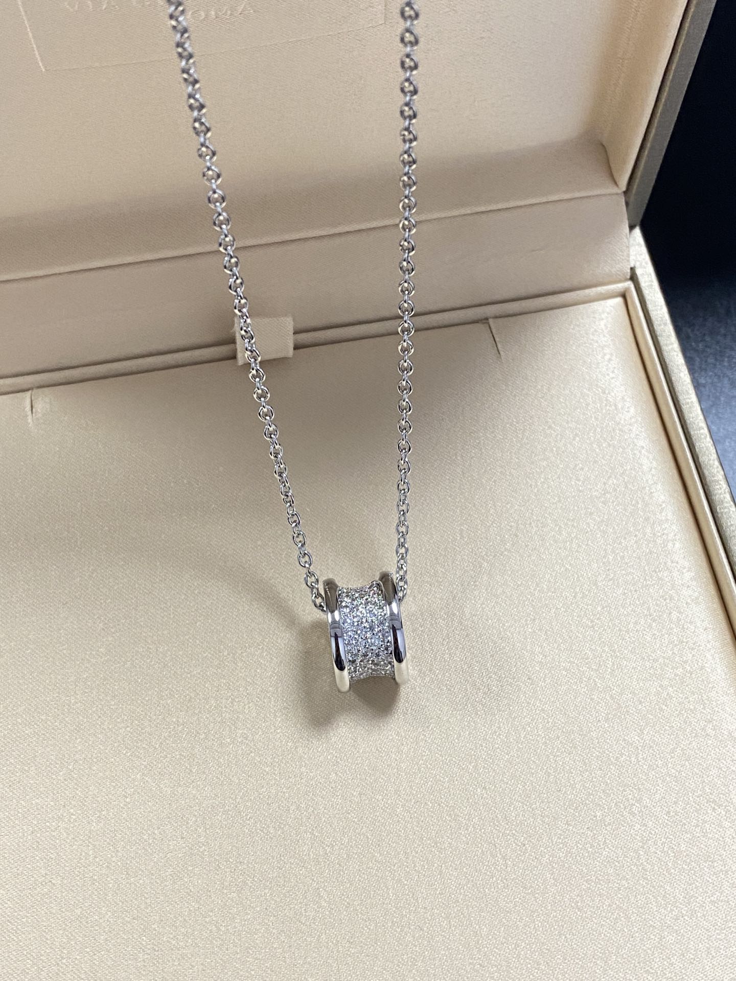 👑BV｜满钻大蛮腰项链
时尚与奢华融合
让每刻都闪耀✨