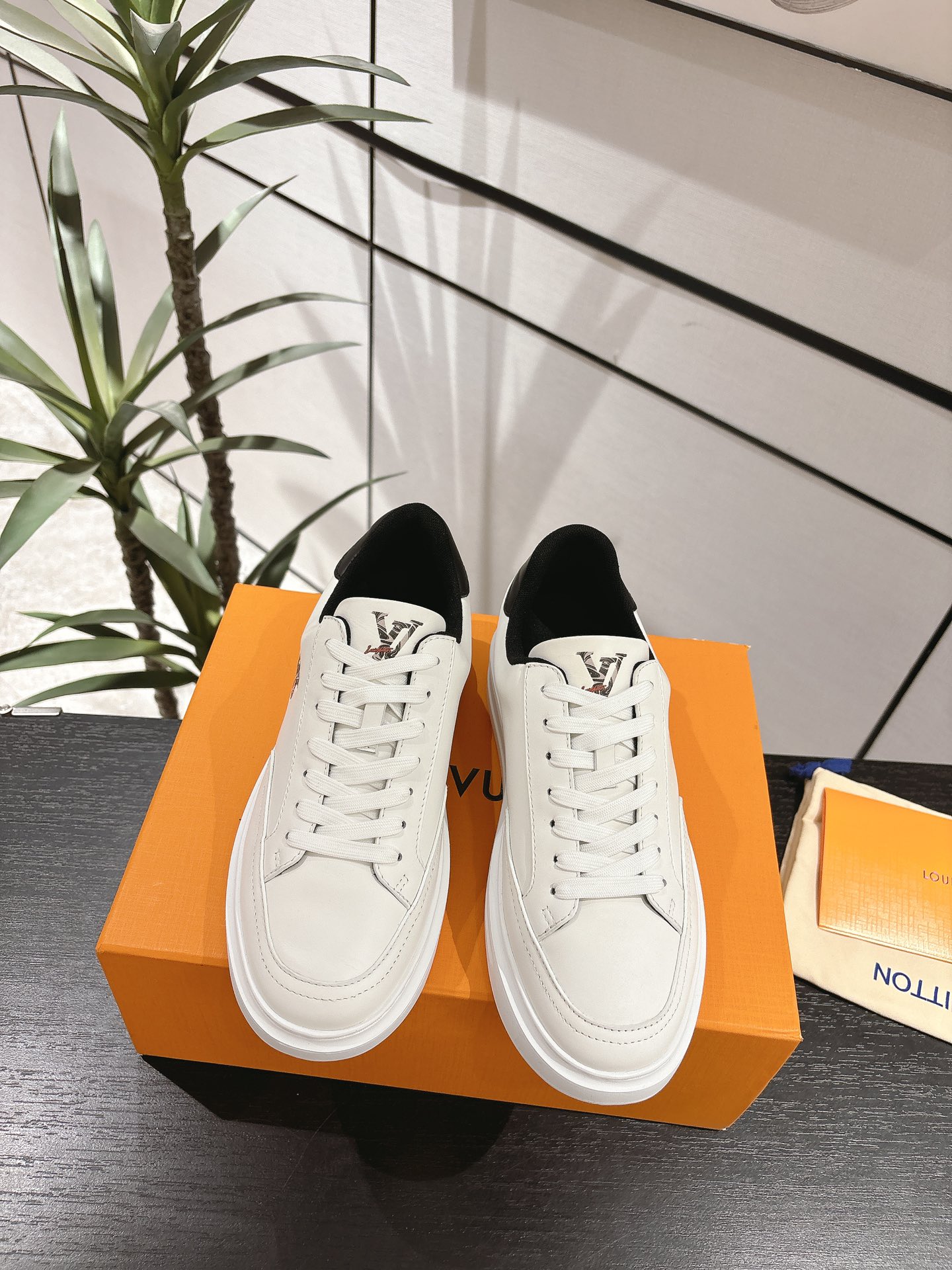 NO:402238,Classic immortality will never go out of time. What is time-based is the luxury of valuables. What is precision craftsmanship? What is the original factory shipment? 1v ruthless goods [fine craftsmanship] spot goods [identify the authentic purchasing level] fidelity! Take a closer look at the details...compared with the authentic products! The version market is a lot of currency! This is the top quality you want to find, only one cabinet different from the genuine products! Only suitable for customers who know goods... 1 original factory order, heavy money to build shoe lasts to soles 2 original shoes mold, the upper is slow to work and work! The most difficult thing for this shoe to do is the face. The pins on our face are the same as the original. Size 39~45, casual shoes/sports shoes, sneakers19860909经典永不朽永远不过时追求 的是时间沉淀的是值钱的奢华 什么是精工看细节...保真原代工厂渠道出货! 1v狠货【精工货]现货出【认准正品代购级别]保真!仔细看一看细节..媲美正品! 版本市场通货一大把!这是您想找的顶级精品,仅与正品只有一柜之差!只适合懂货的客户...1原厂原单 重金打造鞋楦到鞋底 2 原鞋开模 鞋面慢工出细活!精工细作这鞋最难做的是面部 我们面部的针脚都是跟原版一致 码数39~45 ,,休闲鞋/运动鞋,sneakers,Women's Shoes