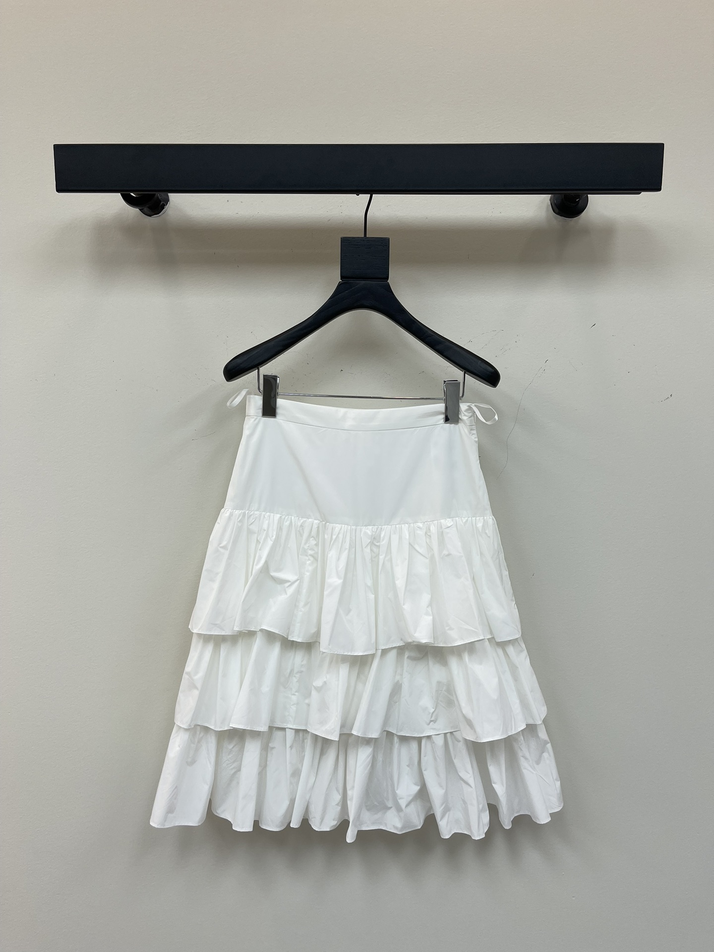 NO:330136,Valentin* 25 spring and summer new style, classic cake puffy high-waisted skirt. The upper body shows the body proportions, simple and big brand, comfortable and fashionable on the upper body. A versatile item that reduces age and is small and fresh, easily grasps the age-reducing feeling of a young girl. Two-color SML, valentino, skirts, alexander wang19860909Valentin*25春夏新款,经典蛋糕蓬蓬高腰半裙.上身巨显身材比例,简约又大牌,上身舒适又时髦.减龄又小清新的一款百搭单品,轻松拿捏元气少女减龄感.两色SML,,valentino,skirts,alexander wang,Women's clothing