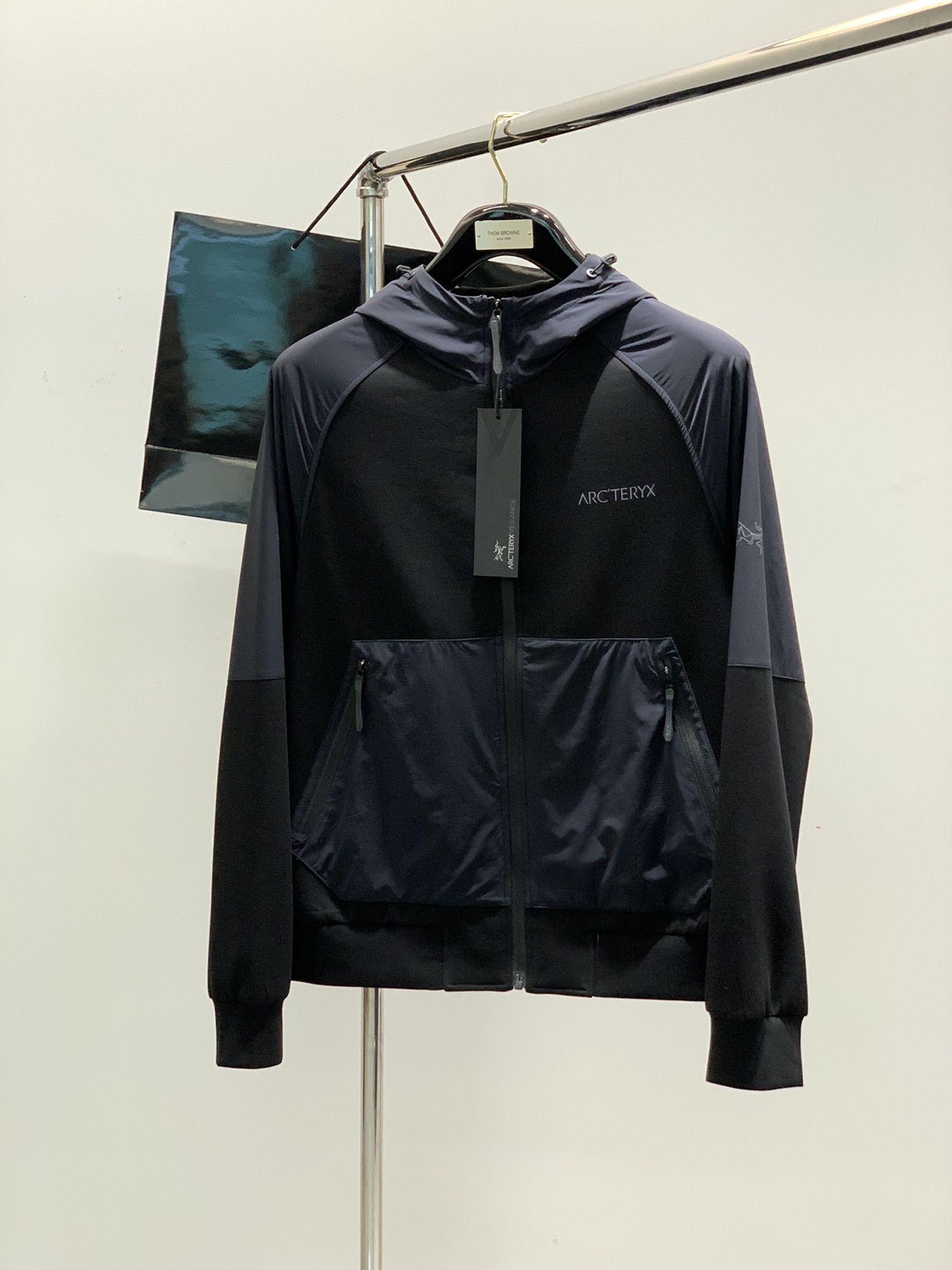 NO:136850,,ARCTERYX Archaeoptera bird, new spring AW products, fashionable casual jackets, special counters are available at the same time, original orders, imported original fabrics, extremely complex craftsmanship, very elegant and fashionable visuals, noble and elegant, from the main fabric to the detailed craftsmanship, highlighting the ingenuity of fashion, code M-4XL, arc'teryx, jackets & coats, alexander wang19860909,ARCTERYX 始祖鸟,春季AW新品,时尚休闲外套,专柜同步有售,原单狠货,进口原版面料,工艺极度复杂,视觉相当雅致时髦,高贵而优雅,从主体面料到细节工艺,彰显时装的匠心所在,码数M-4XL,arc'teryx,jackets & coats,alexander wang,Men's clothing