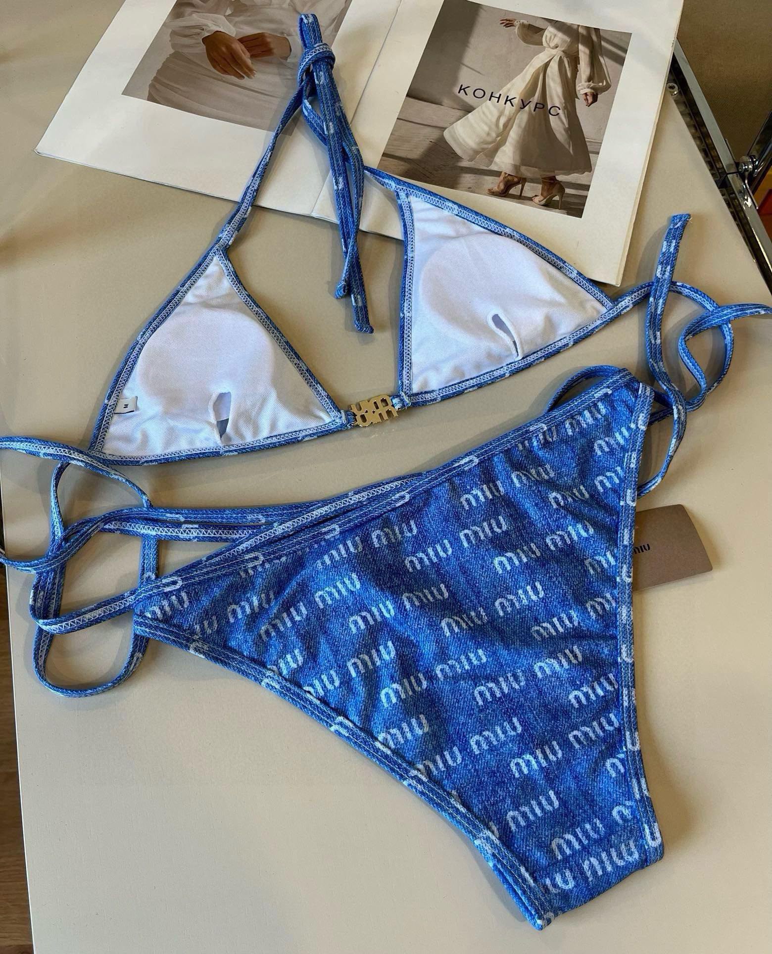 。 
miumiu缪缪新款比基尼😍🥰适合多种场景的游泳衣🏊‍♀️海边 游泳池 温泉 水上乐园 漂流都可以