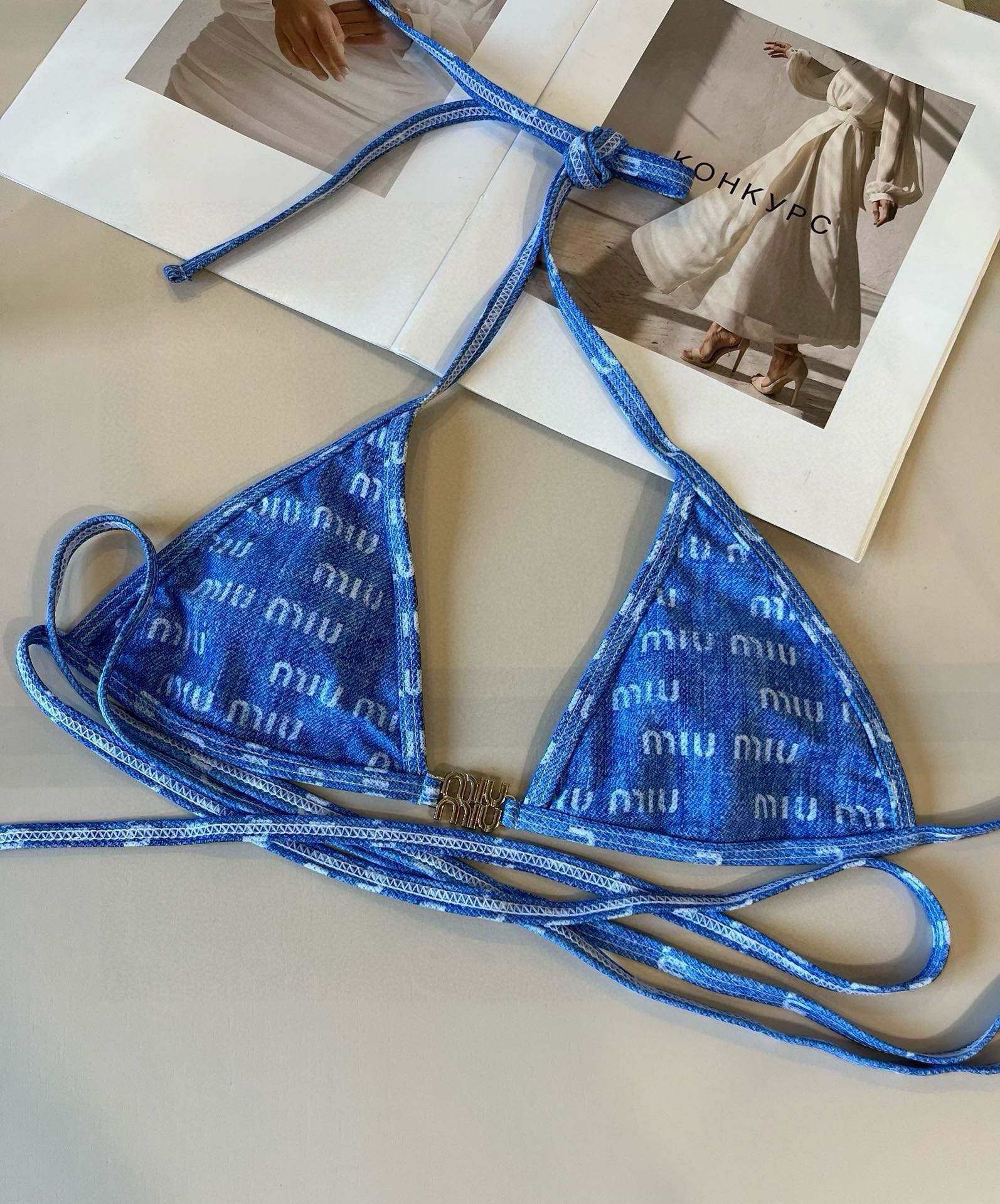 。 
miumiu缪缪新款比基尼😍🥰适合多种场景的游泳衣🏊‍♀️海边 游泳池 温泉 水上乐园 漂流都可以