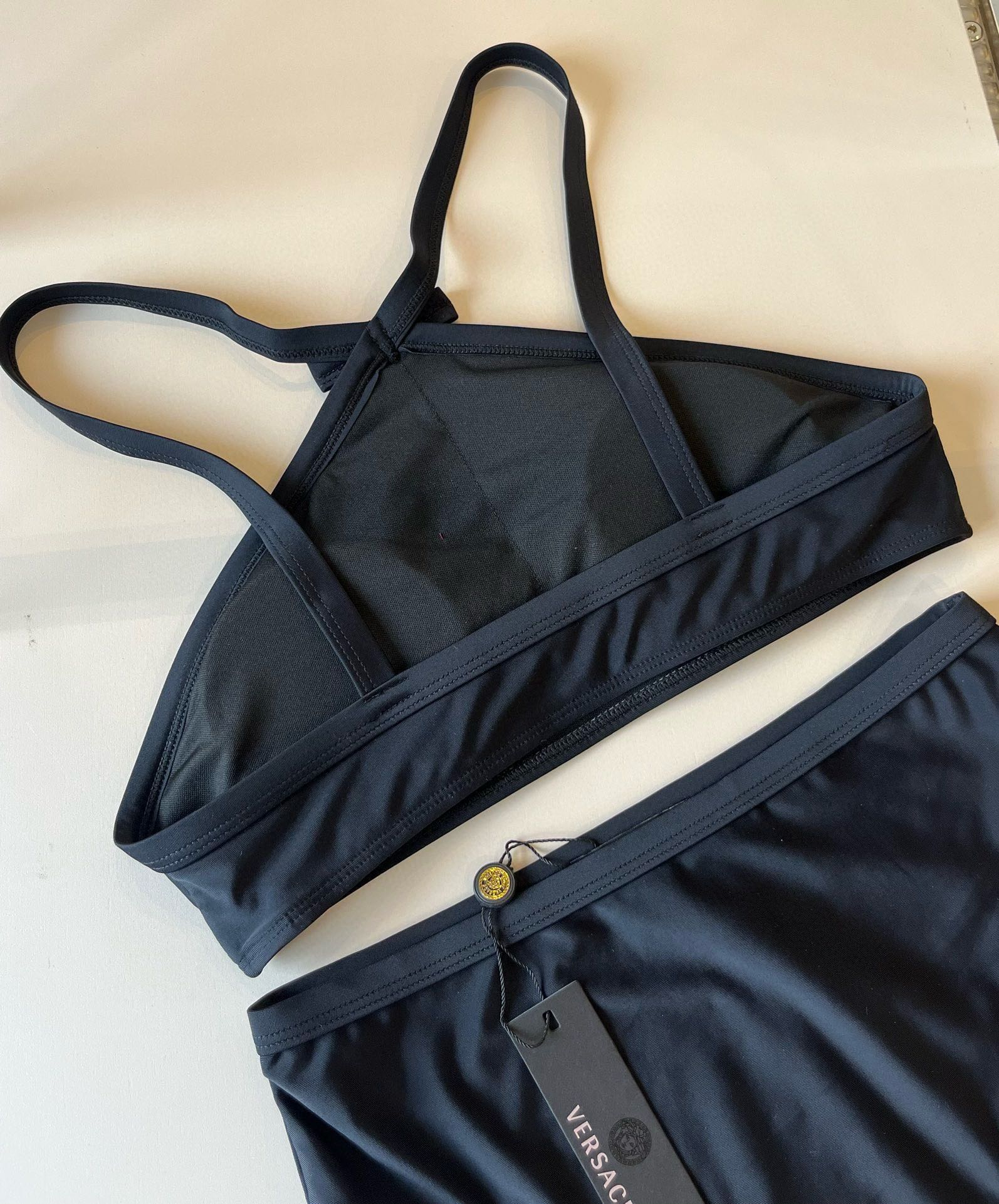 。
范思哲官方新款泳衣比基尼👙，分体比基尼高端定制，S M L XL